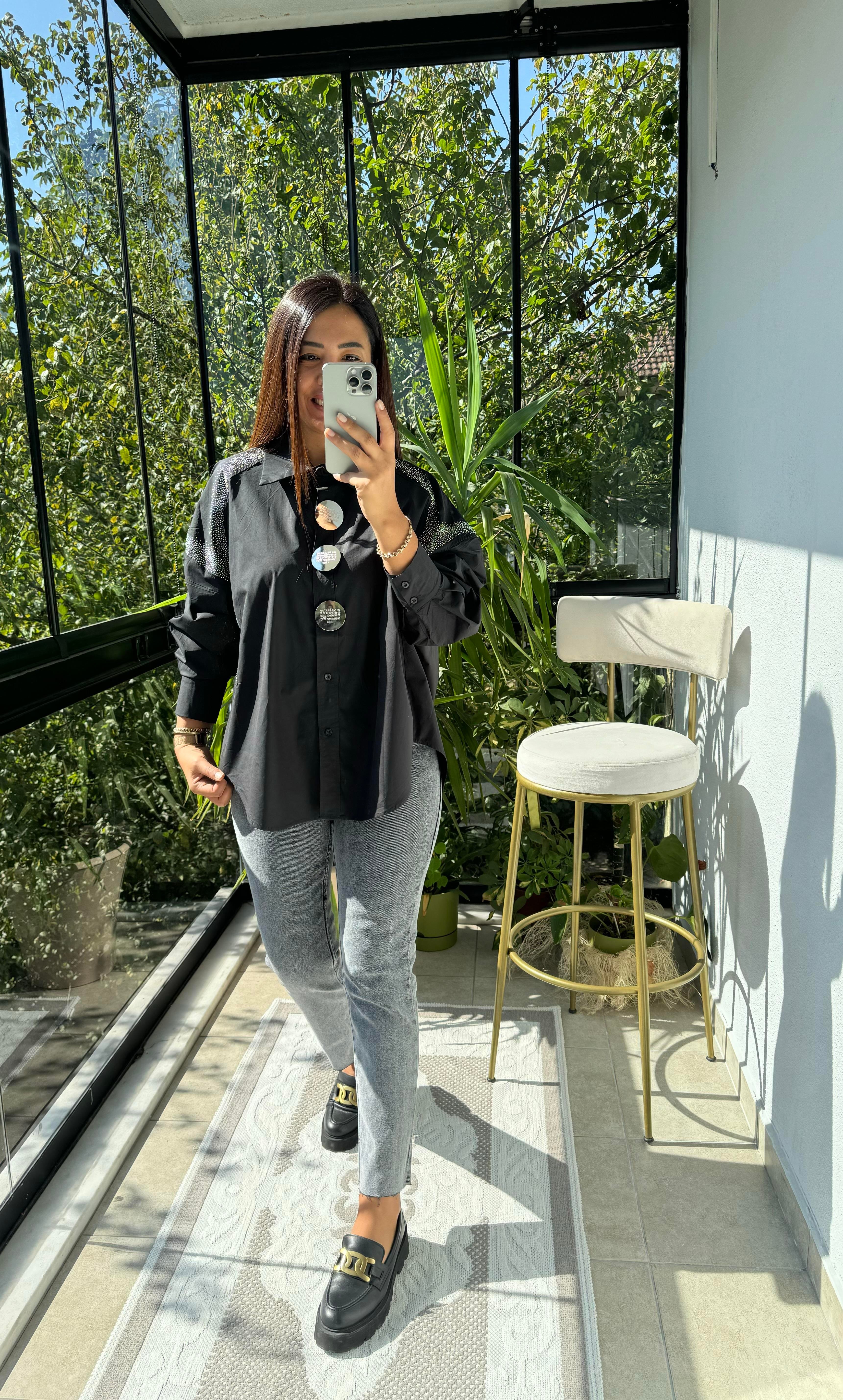 İthal Pullu Broş Detaylı Gömlek Siyah