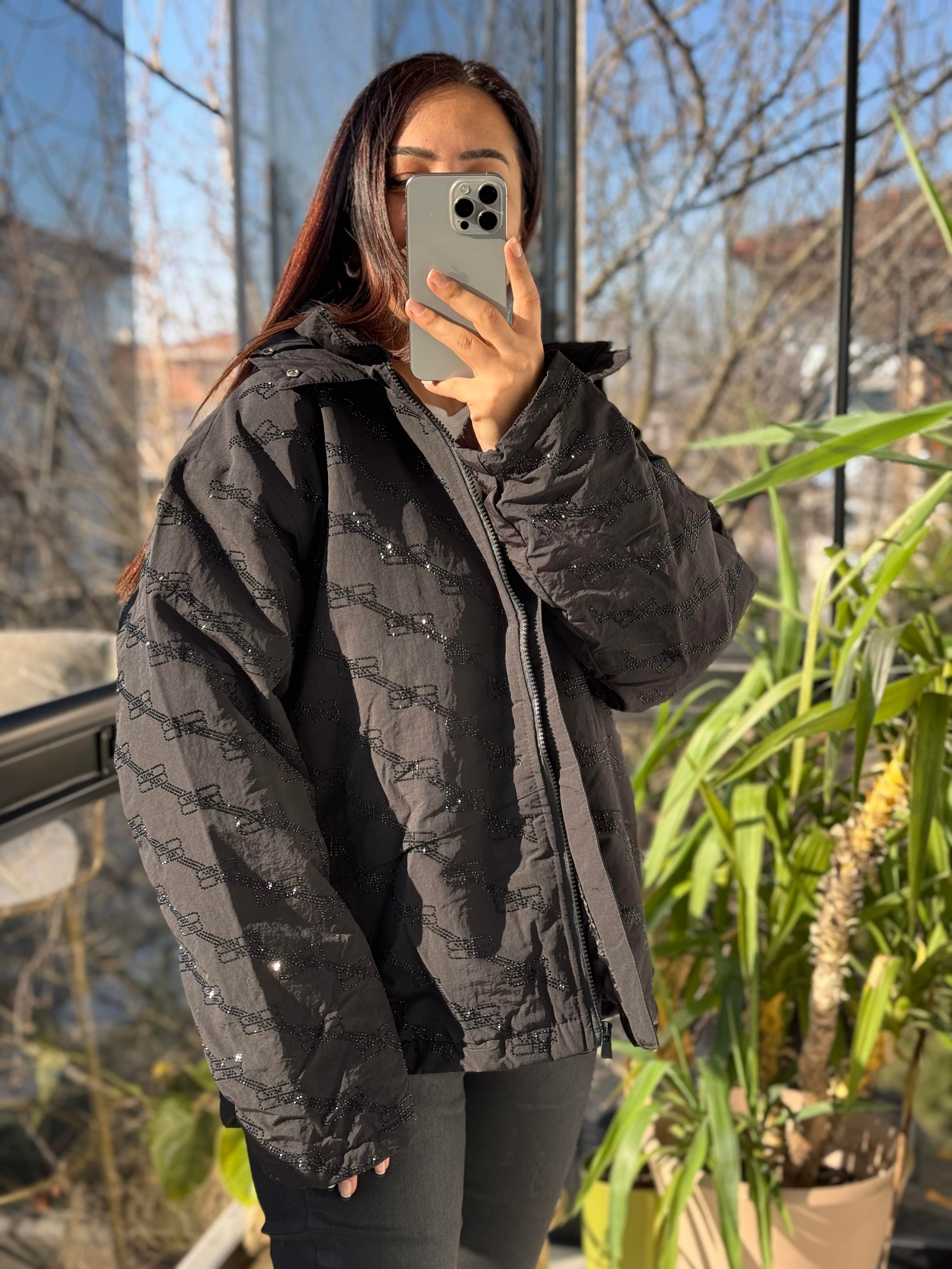 İthal Taşlı Şişme Mont Siyah