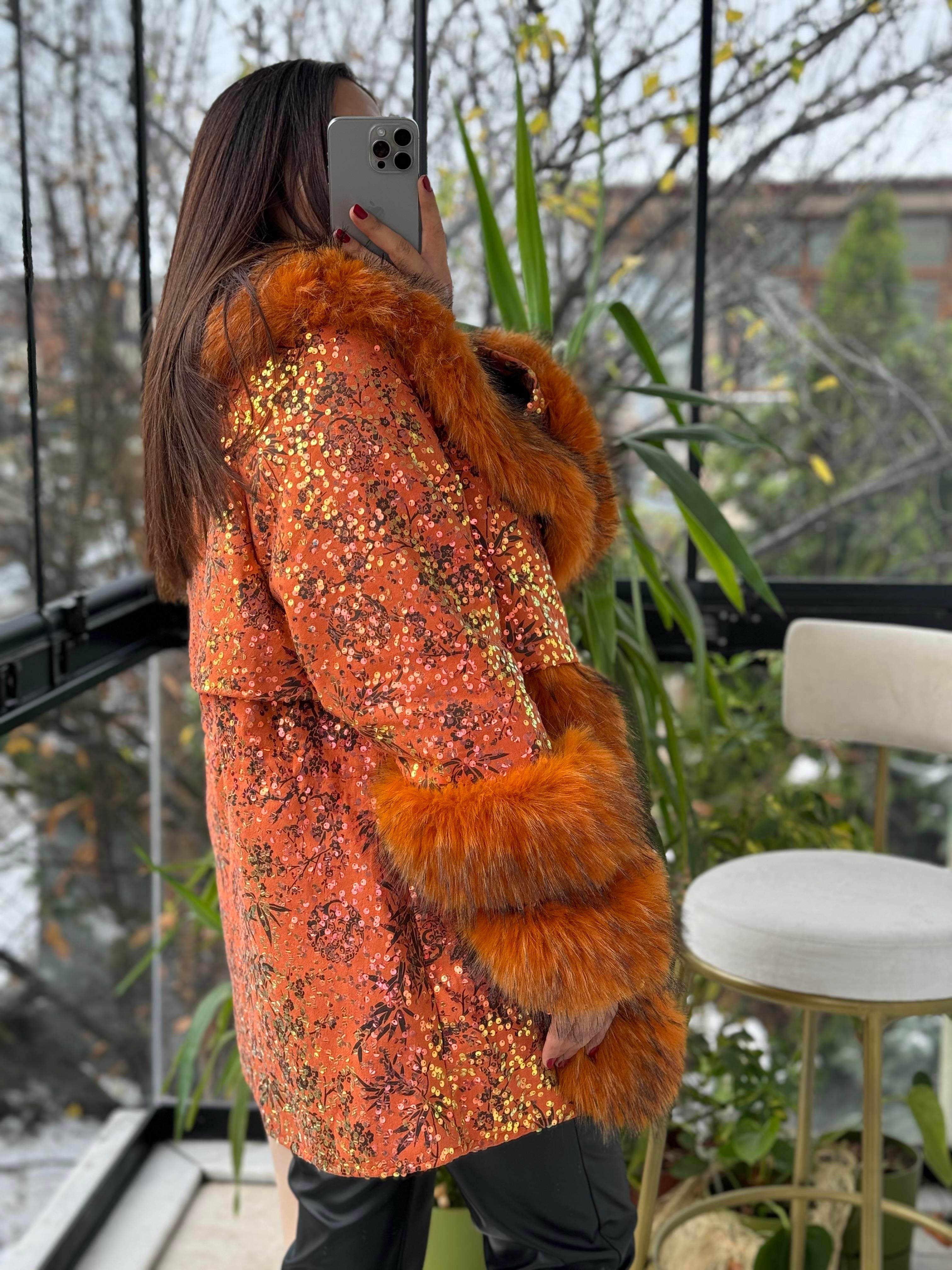 İthal Yakası Kolları Kürklü Mont Turuncu