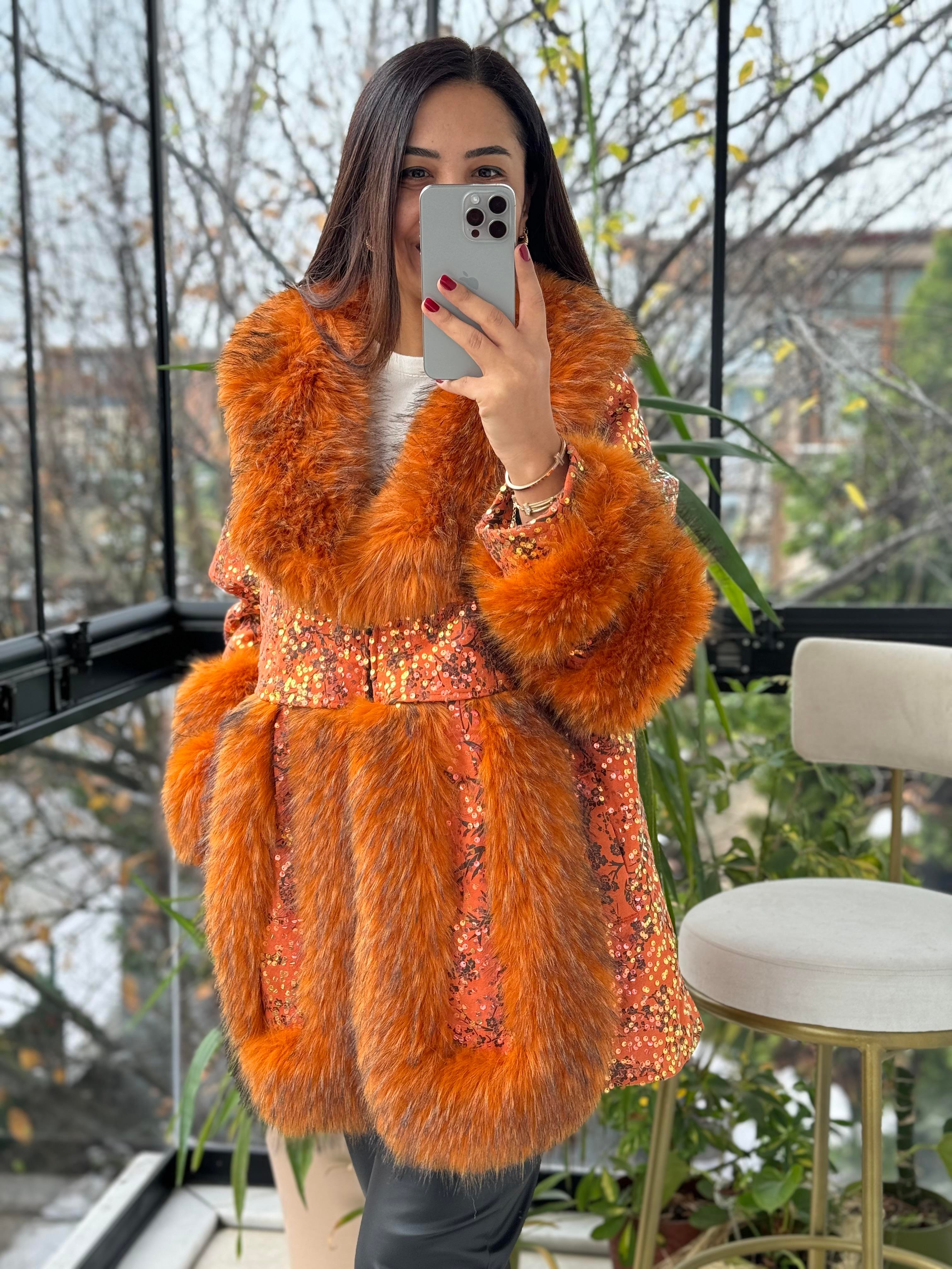 İthal Yakası Kolları Kürklü Mont Turuncu