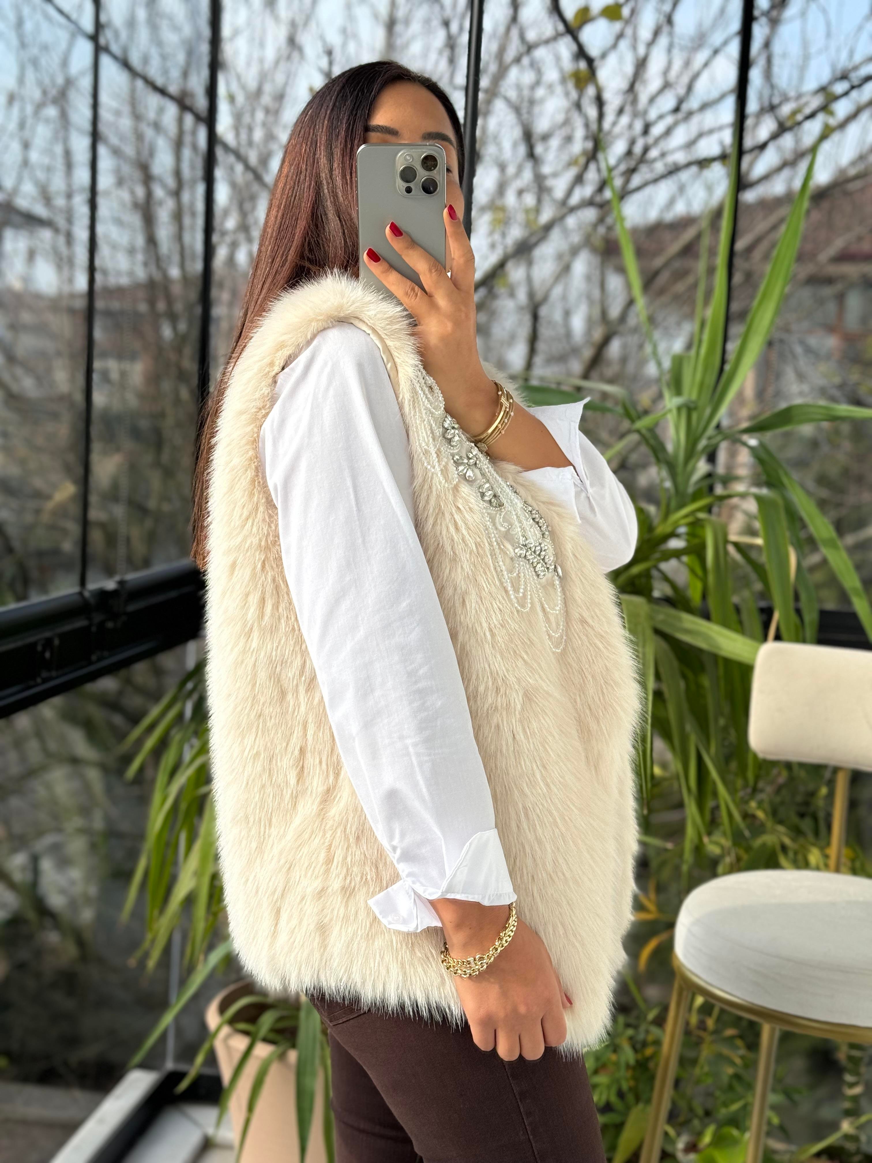 İthal Yakası Sallantılı Boncuklu Kürk Yelek Bej