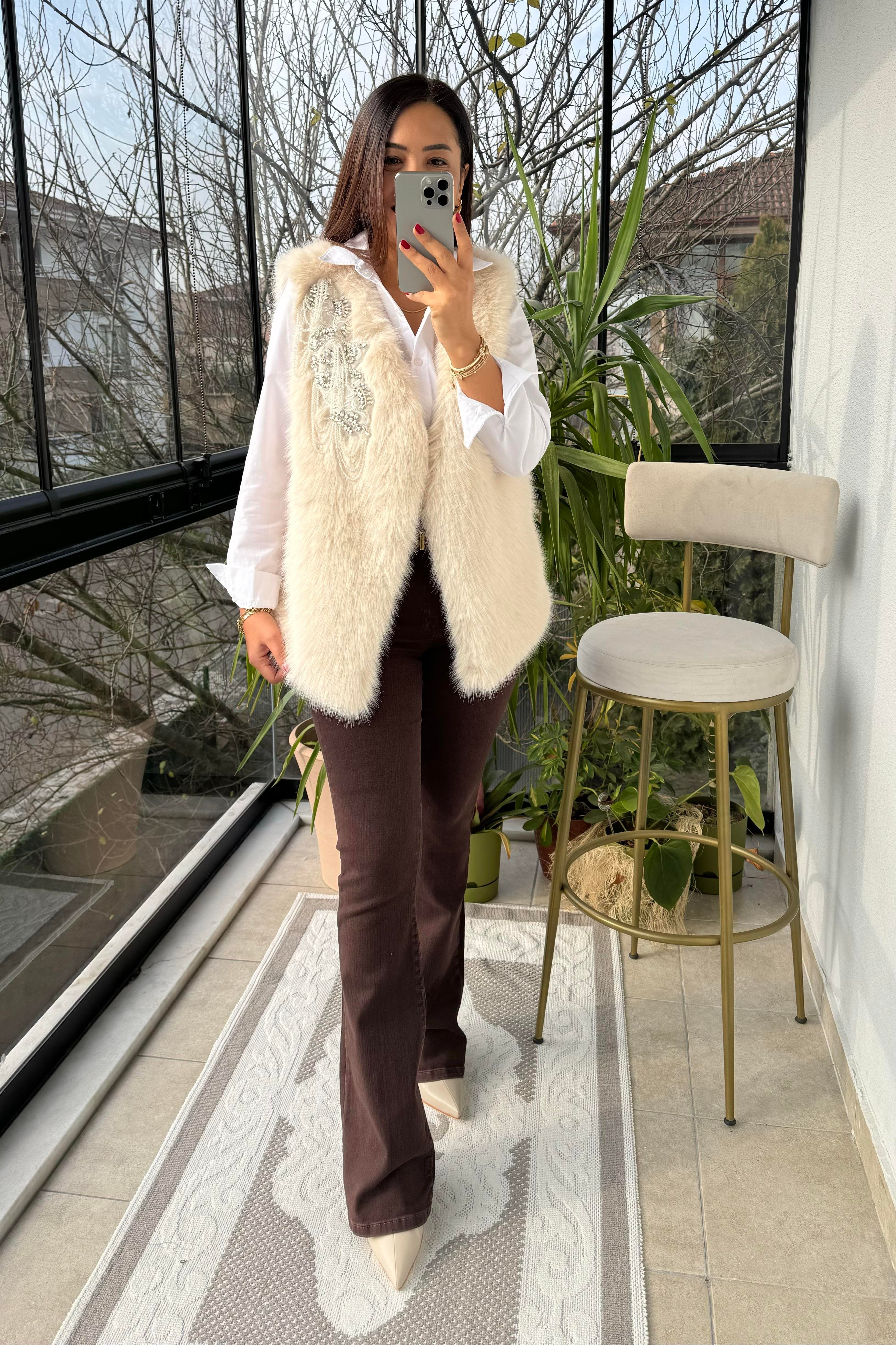 İthal Yakası Sallantılı Boncuklu Kürk Yelek Bej