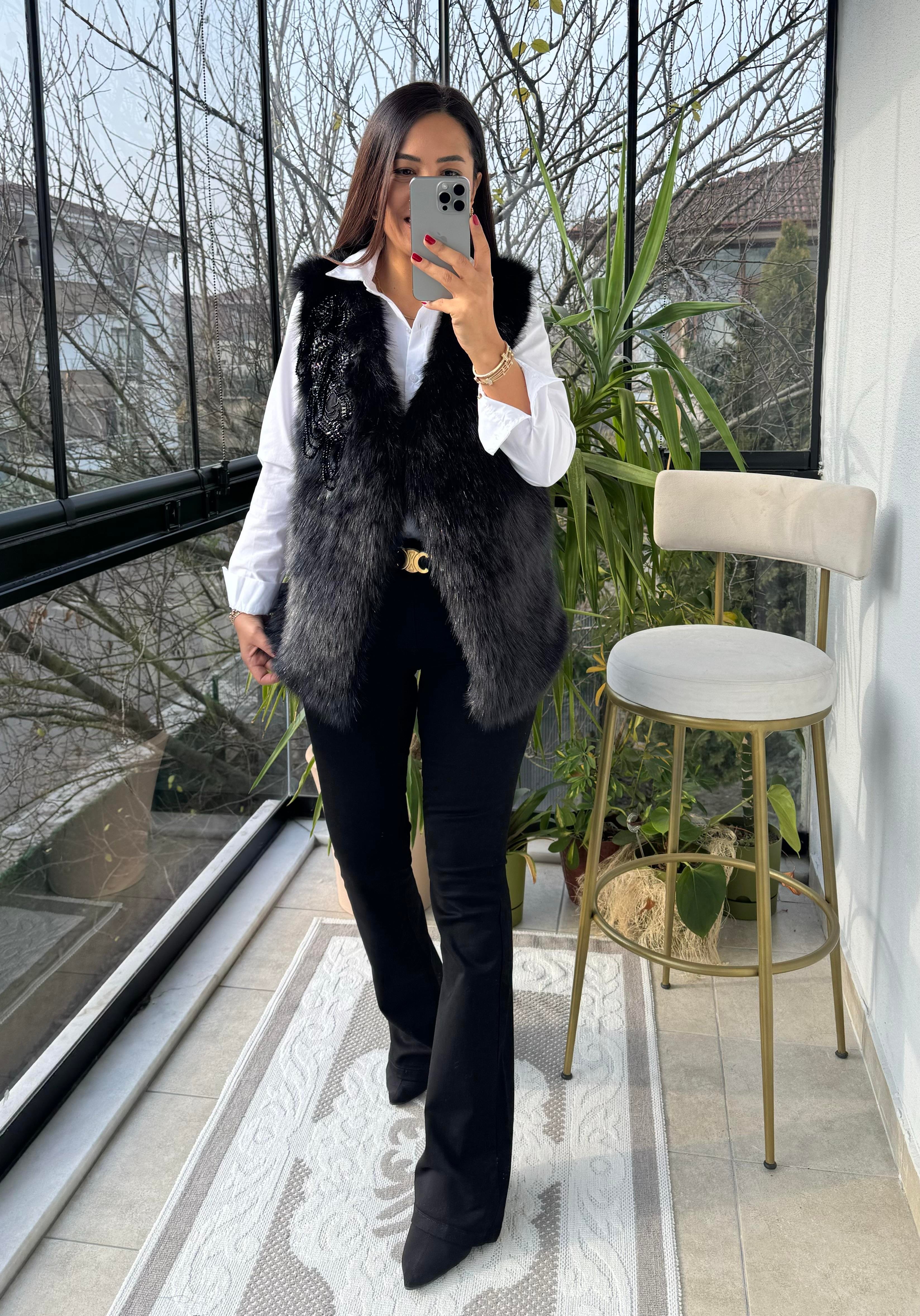 İthal Yakası Sallantılı Boncuklu Kürk Yelek Siyah