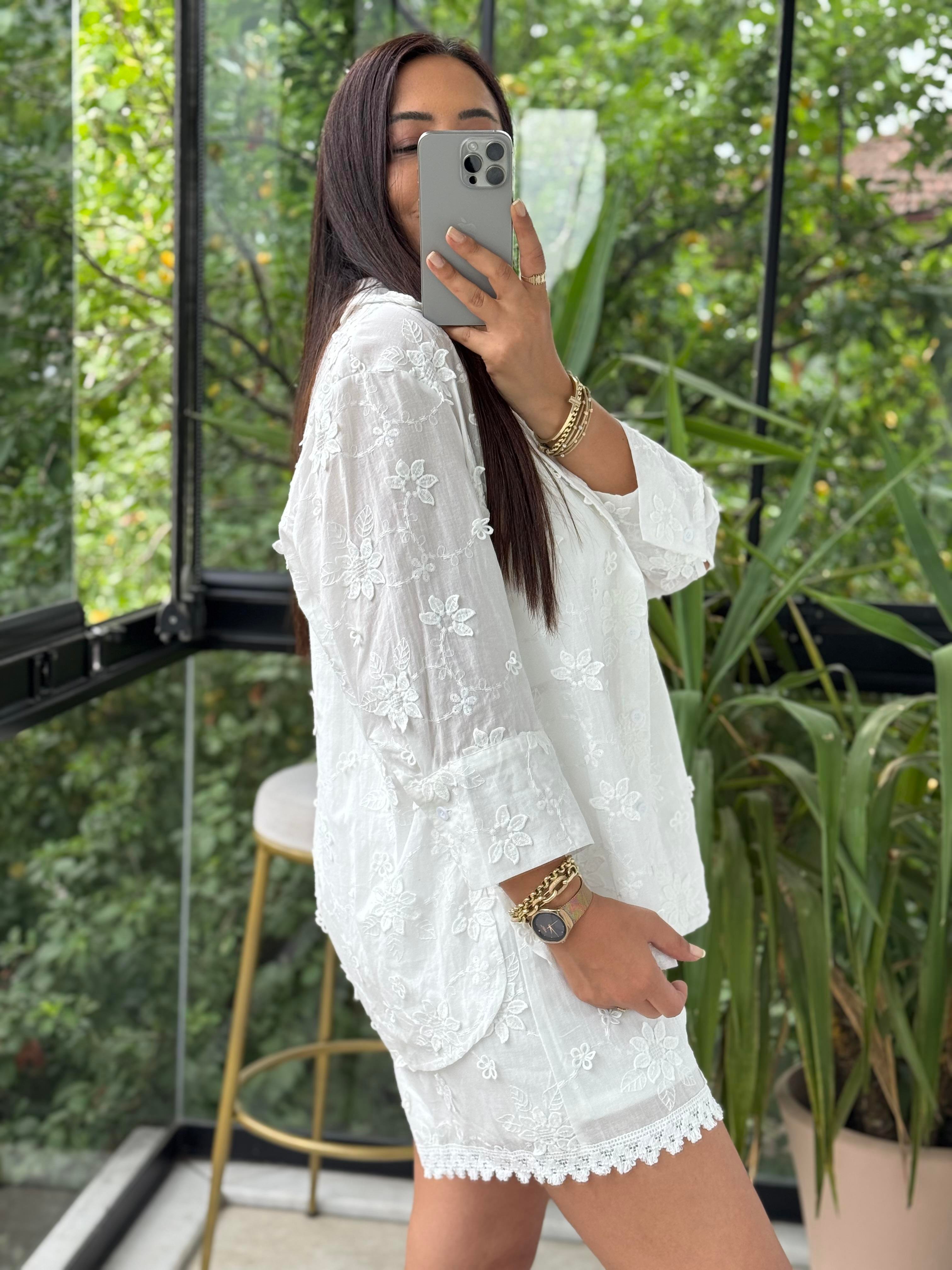 Kapartmalı Çiçekli Şortlu Takım Beyaz