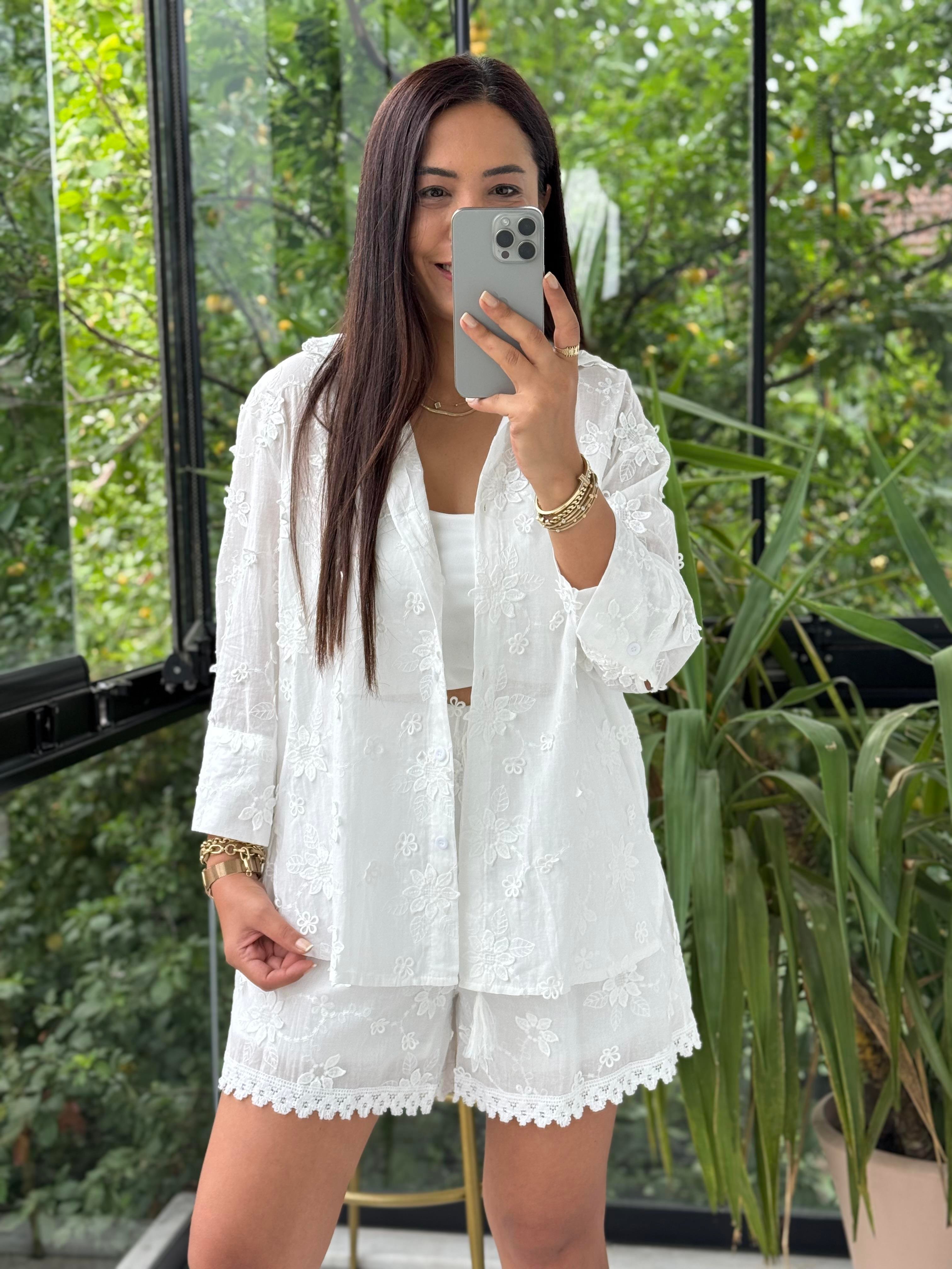 Kapartmalı Çiçekli Şortlu Takım Beyaz