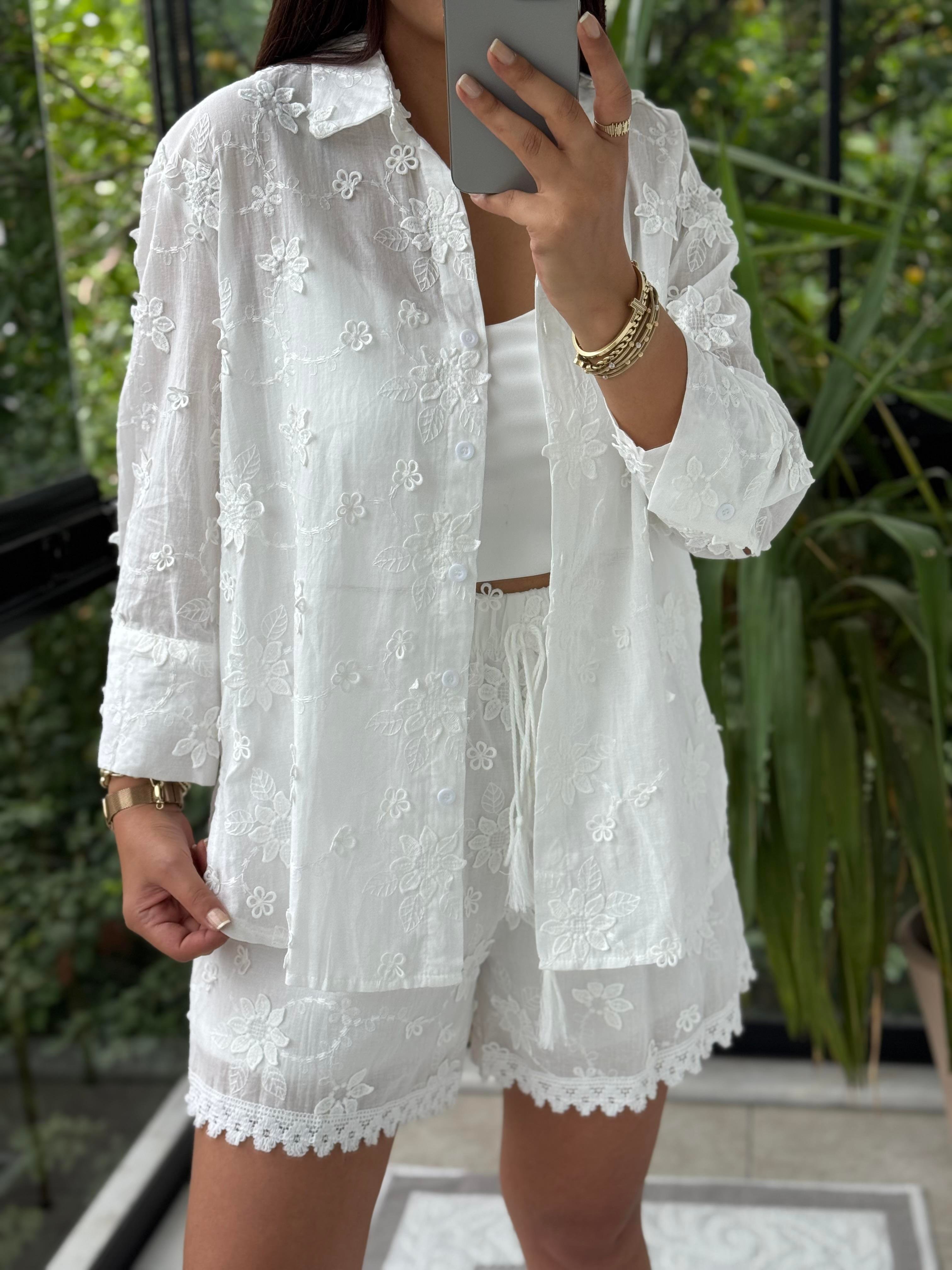 Kapartmalı Çiçekli Şortlu Takım Beyaz