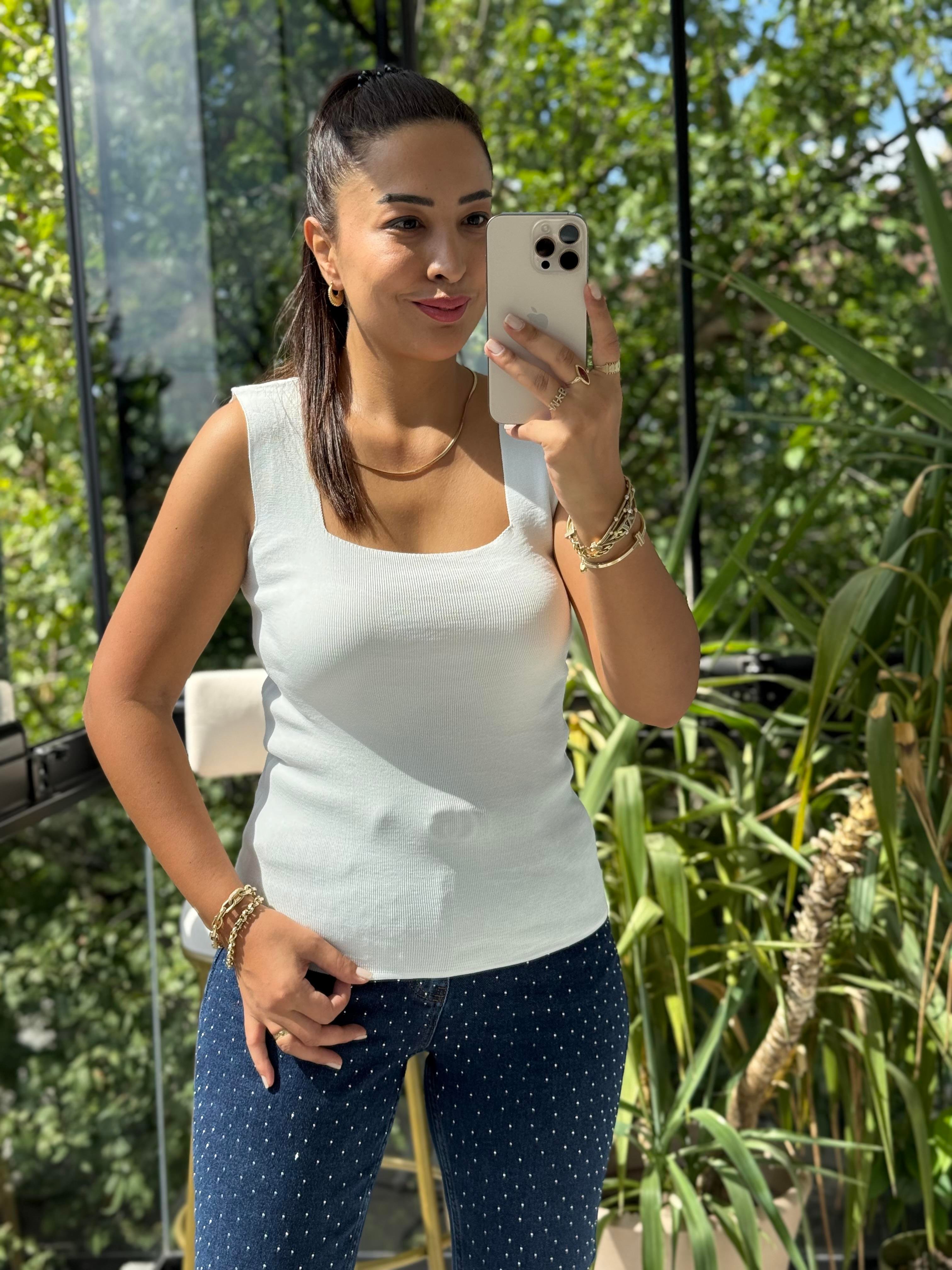 Kare Yaka Atlet Beyaz