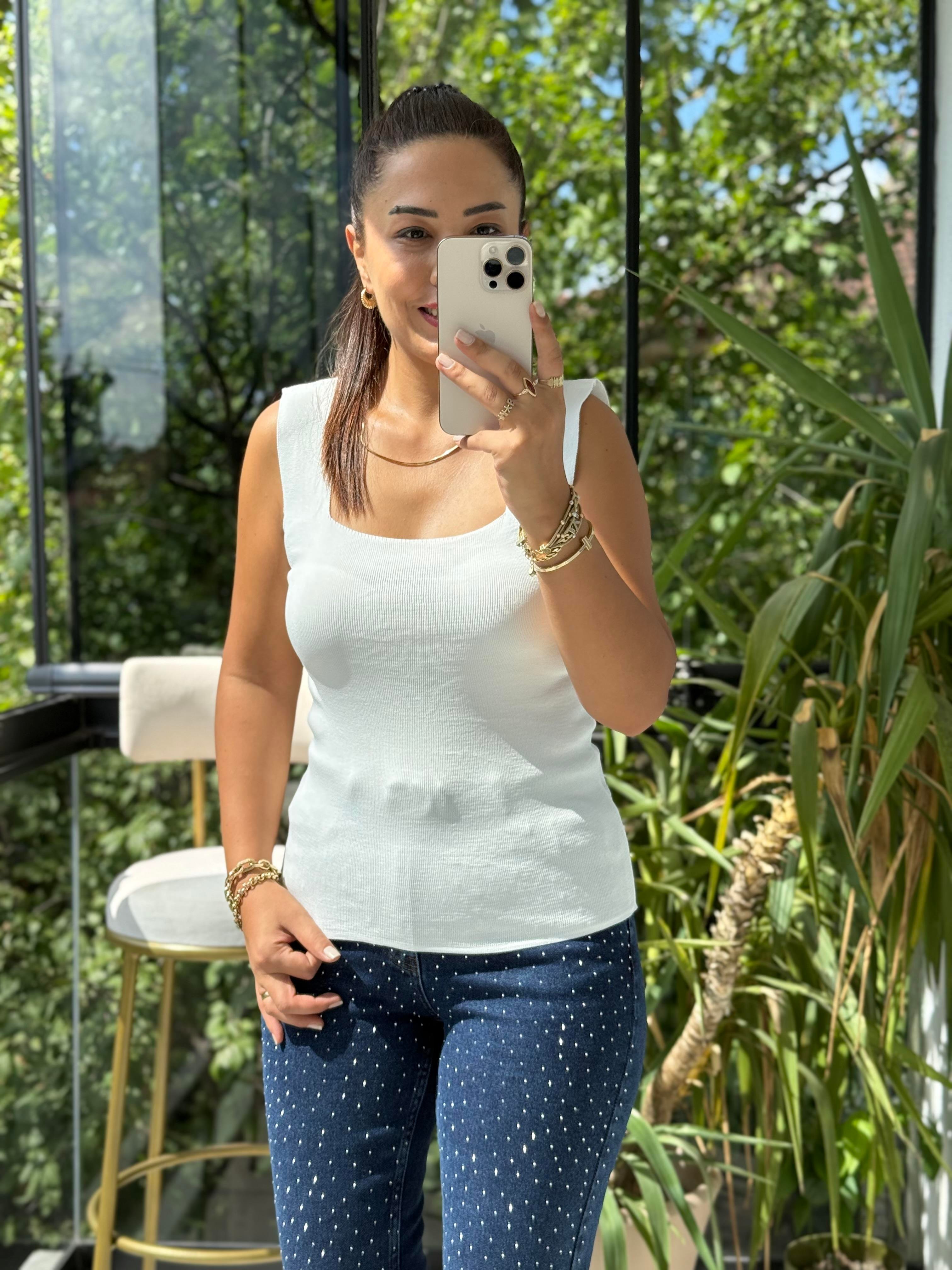 Kare Yaka Atlet Beyaz