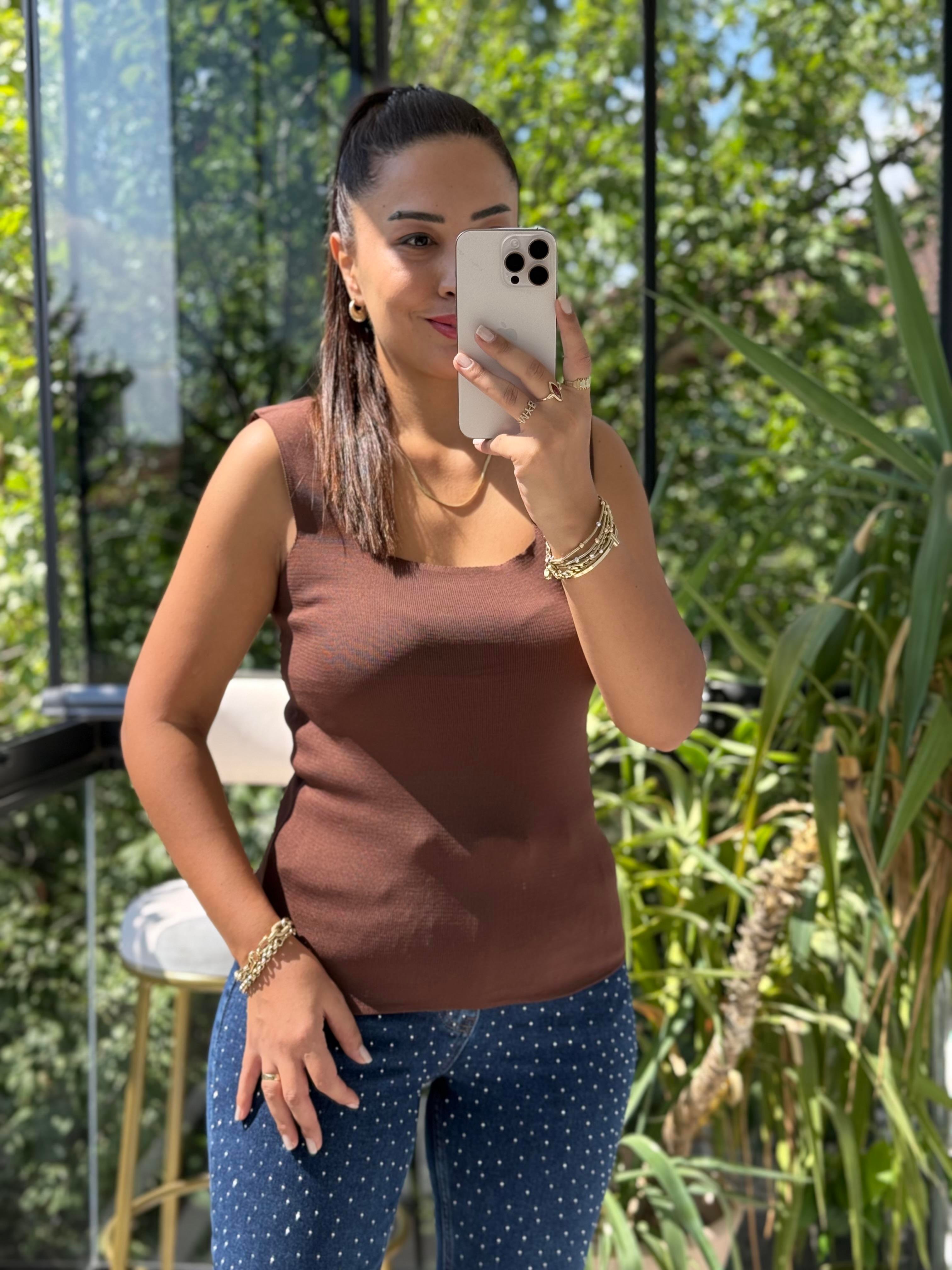 Kare Yaka Atlet Koyu Kahve