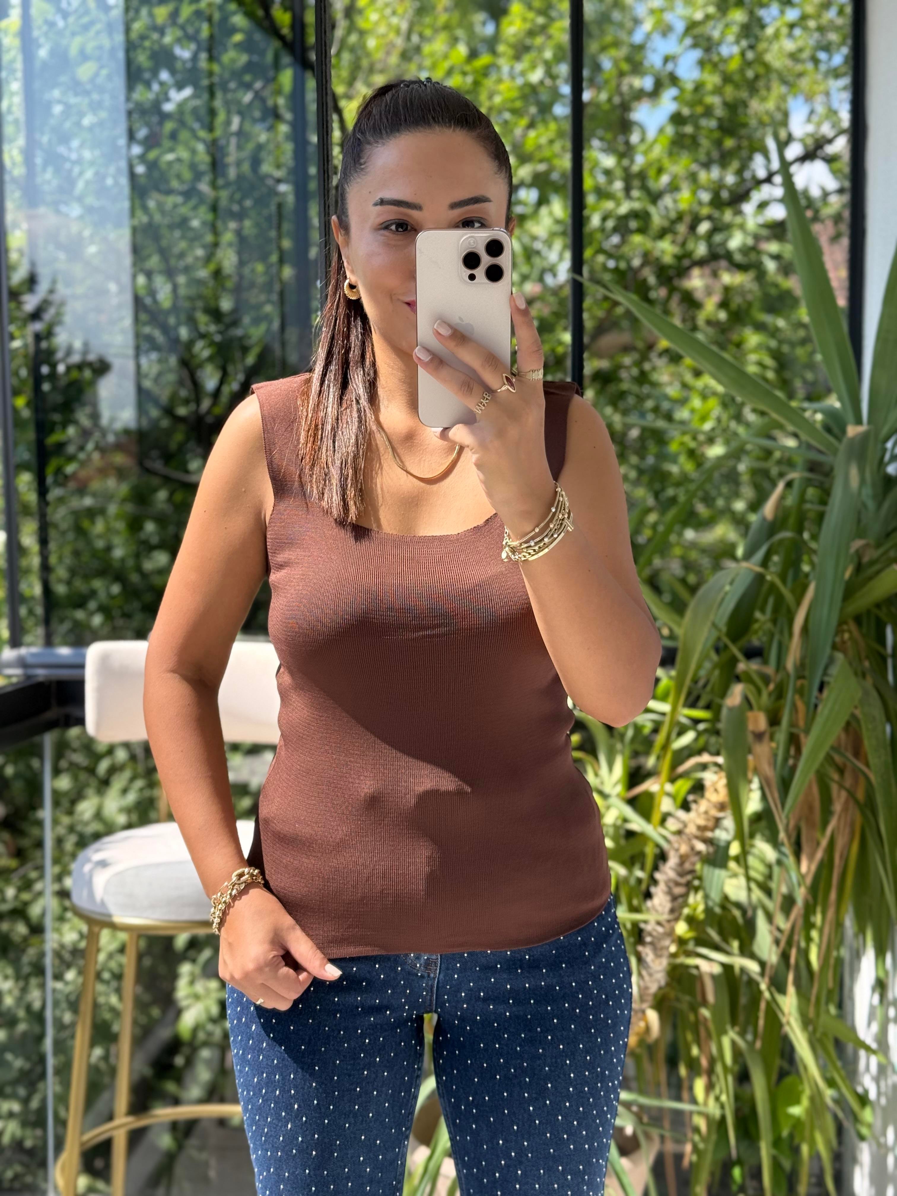 Kare Yaka Atlet Koyu Kahve