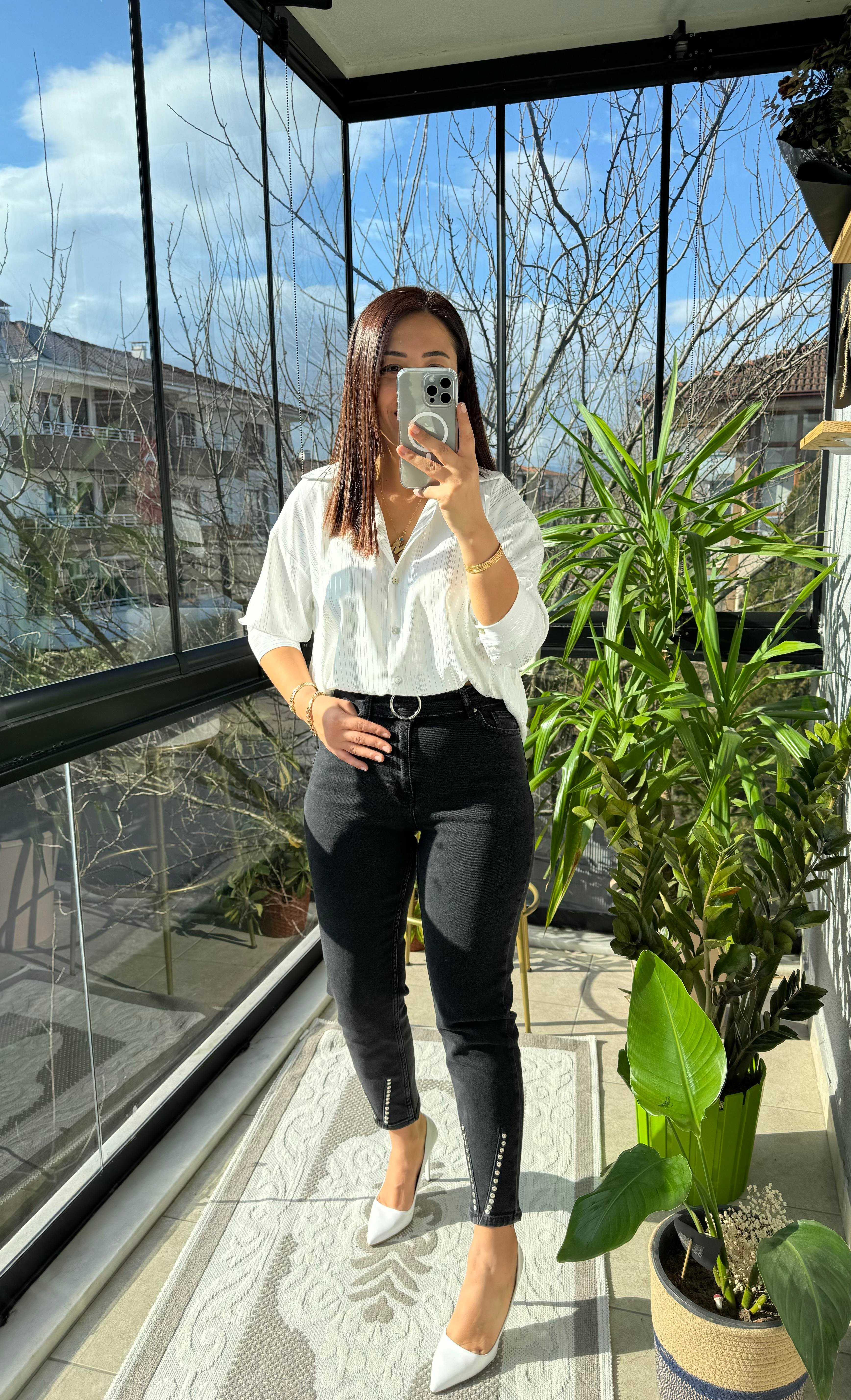 Kemerli Paça Detaylı Mom Jean Füme