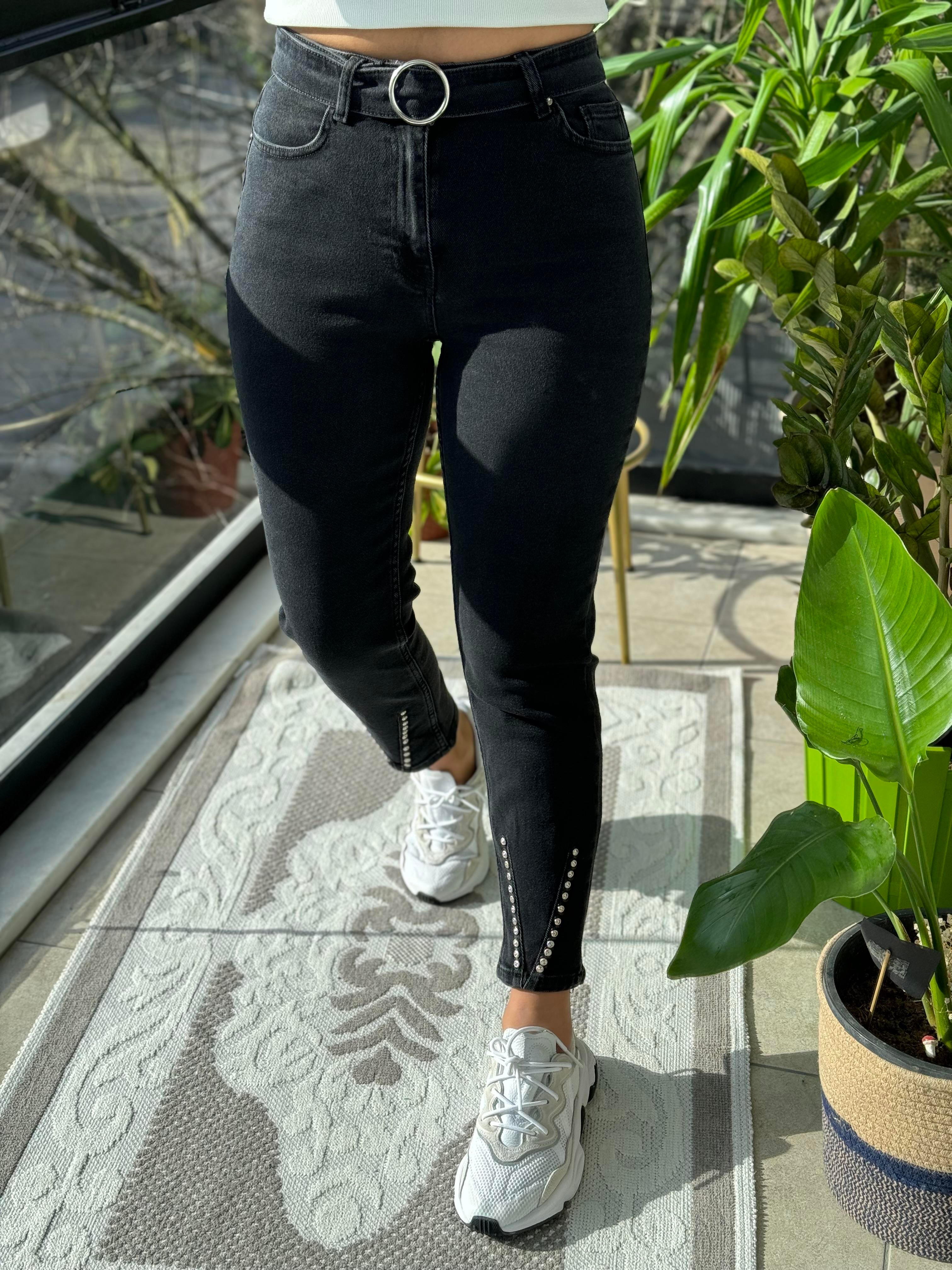 Kemerli Paça Detaylı Mom Jean Füme