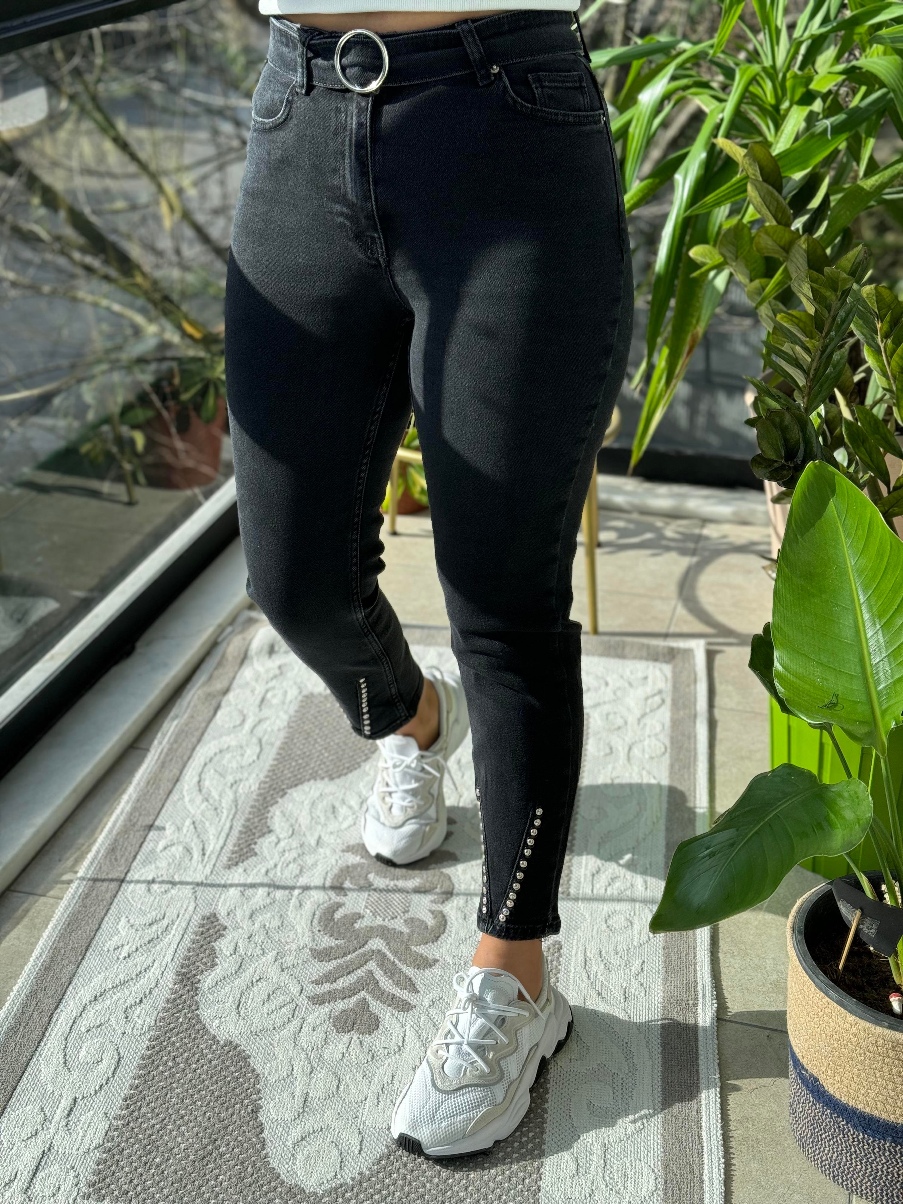 Kemerli Paça Detaylı Mom Jean Füme