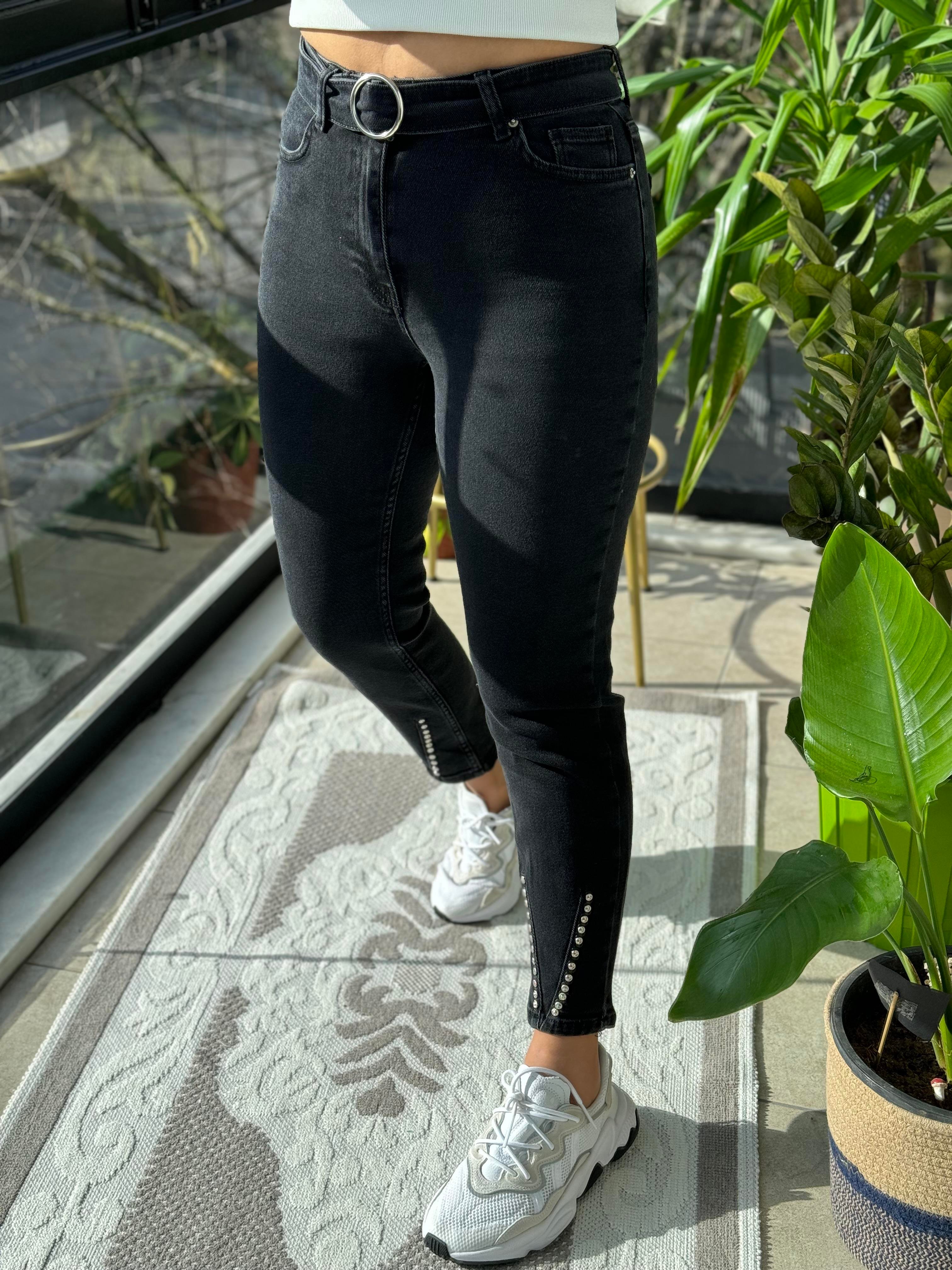 Kemerli Paça Detaylı Mom Jean Füme