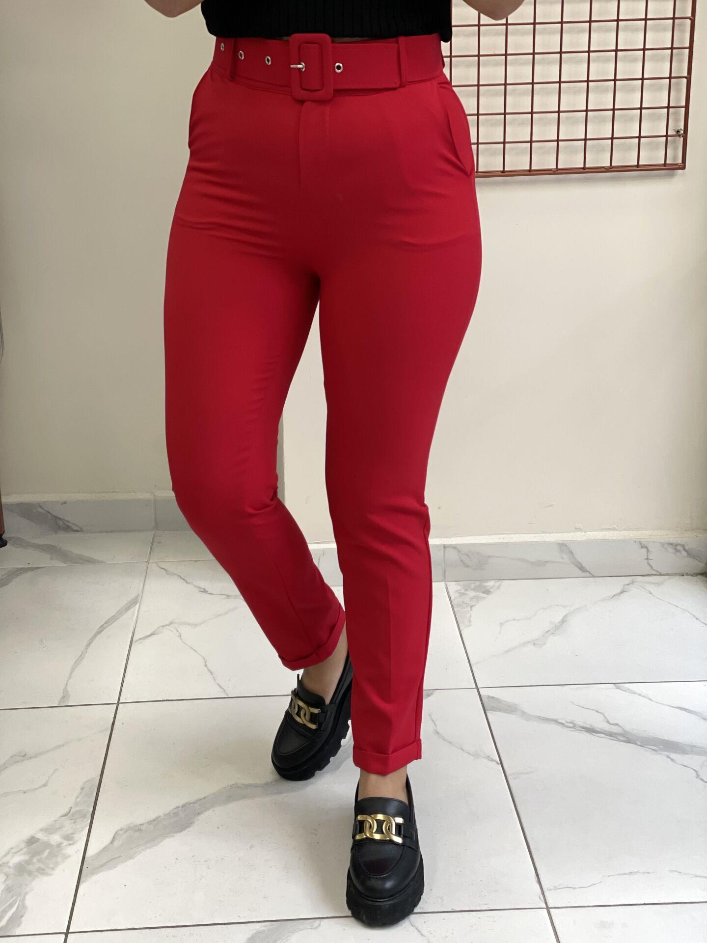 Kırmızı Kemerli Kumaş Pantolon