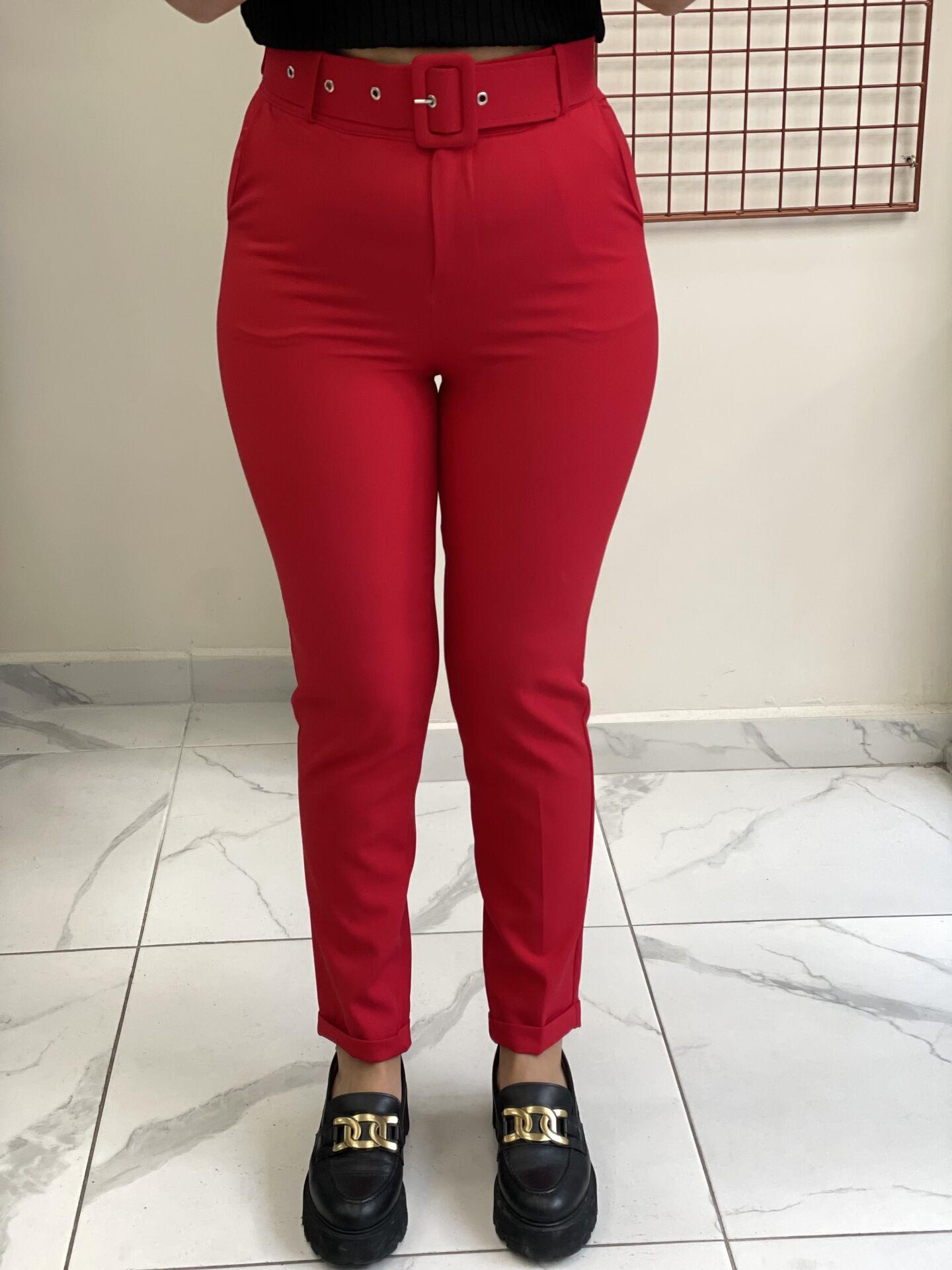 Kırmızı Kemerli Kumaş Pantolon