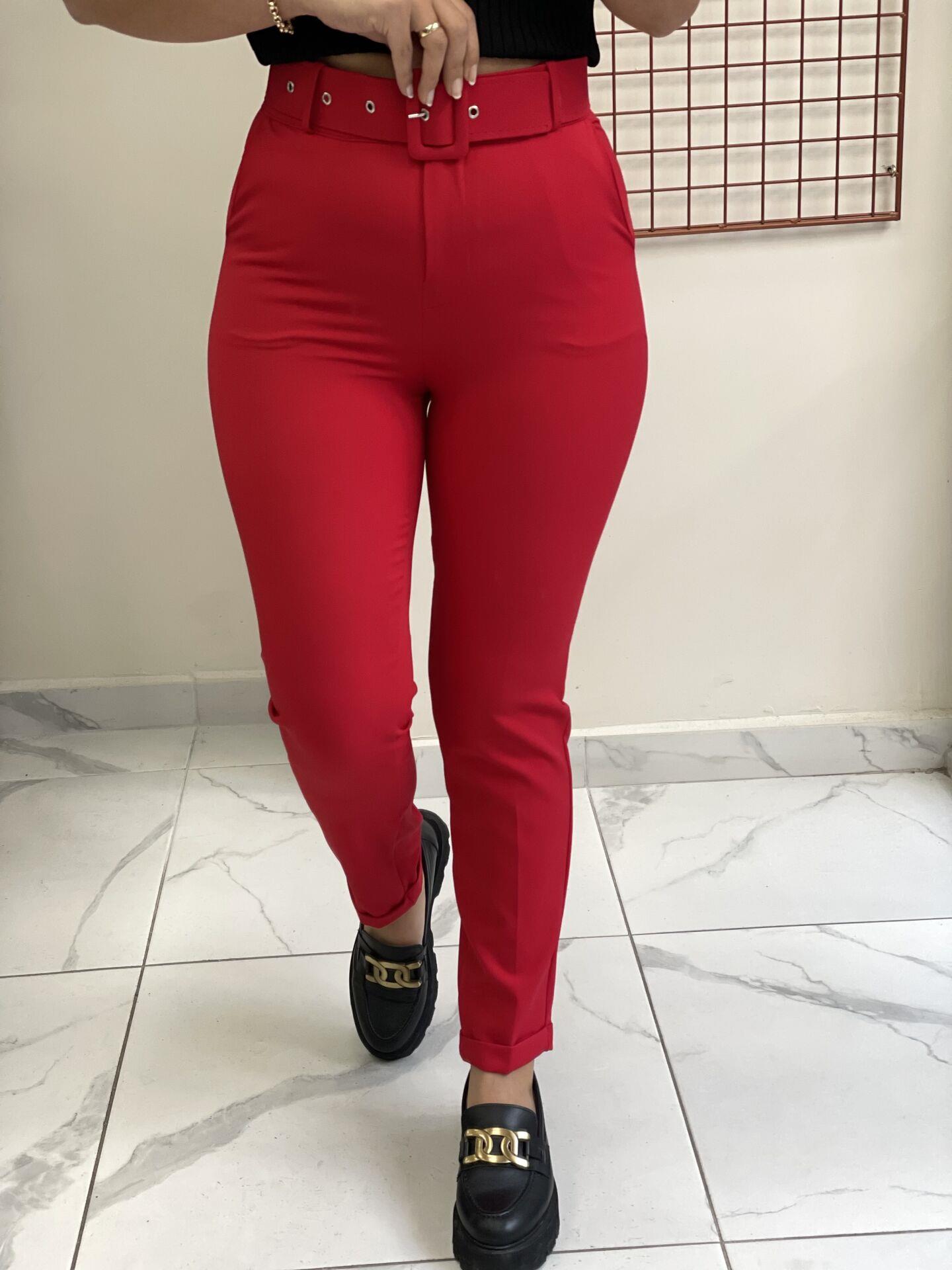 Kırmızı Kemerli Kumaş Pantolon