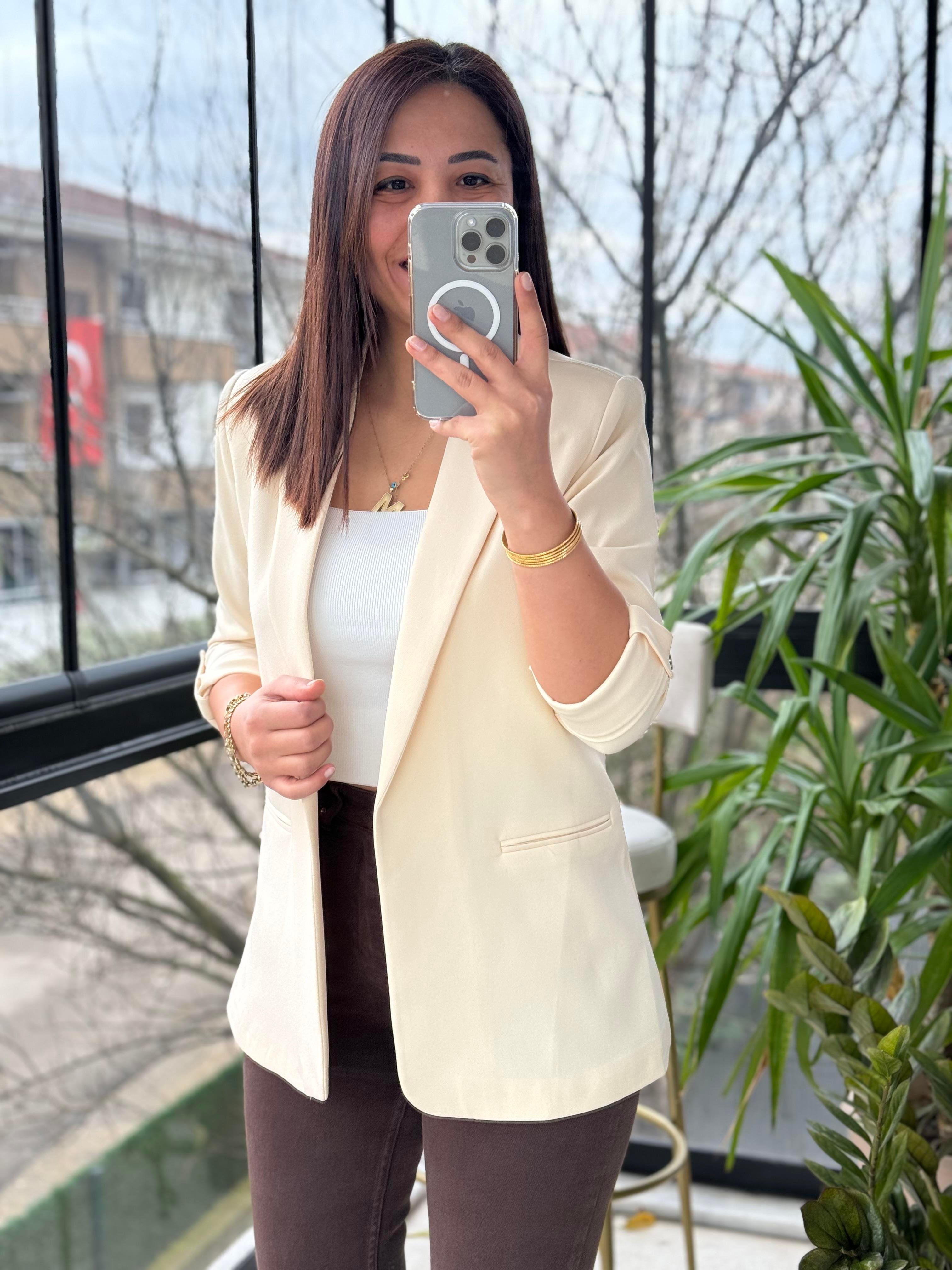 Kolu Kat Detaylı Blazer Ceket Krem
