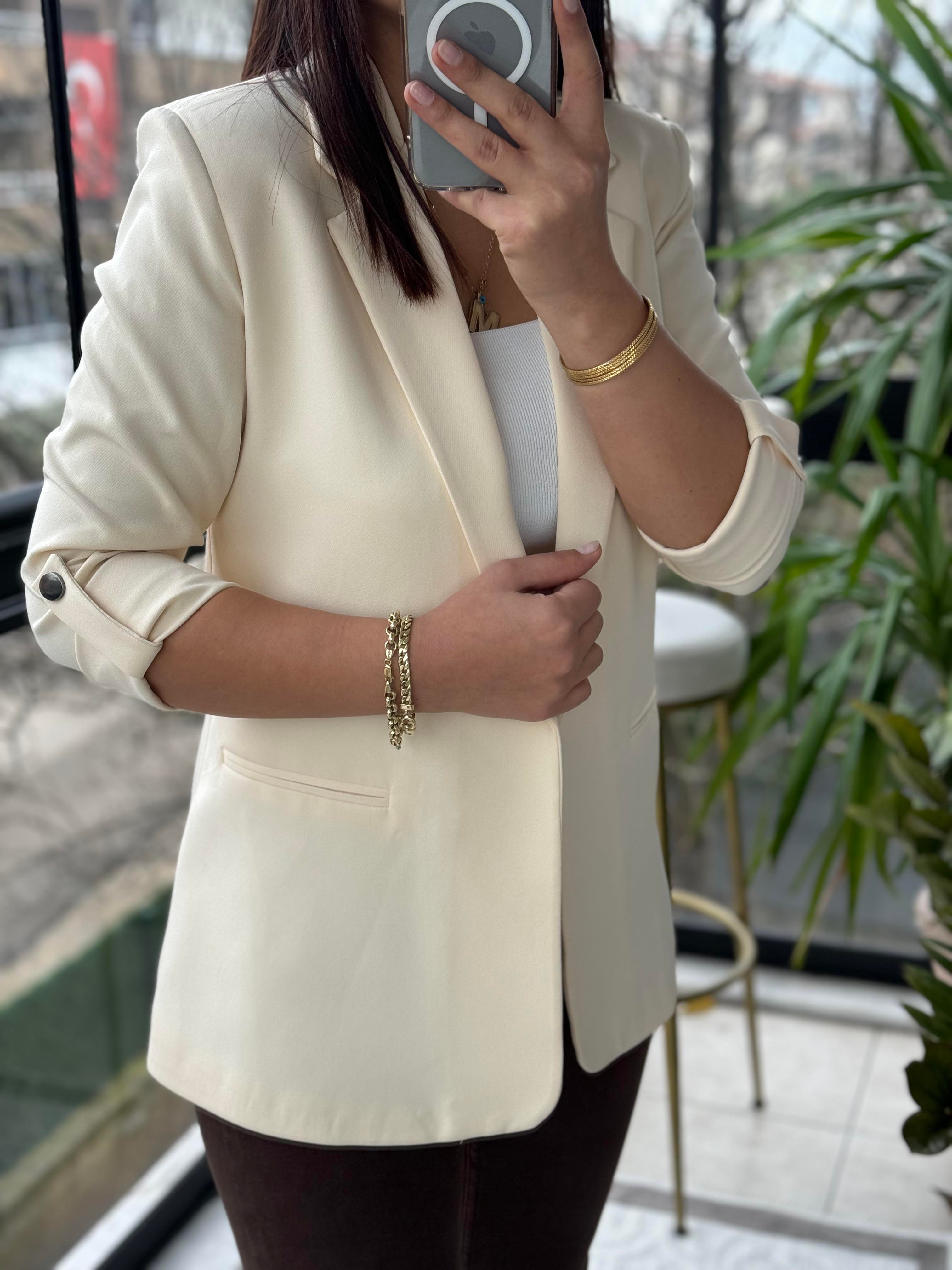 Kolu Kat Detaylı Blazer Ceket Krem