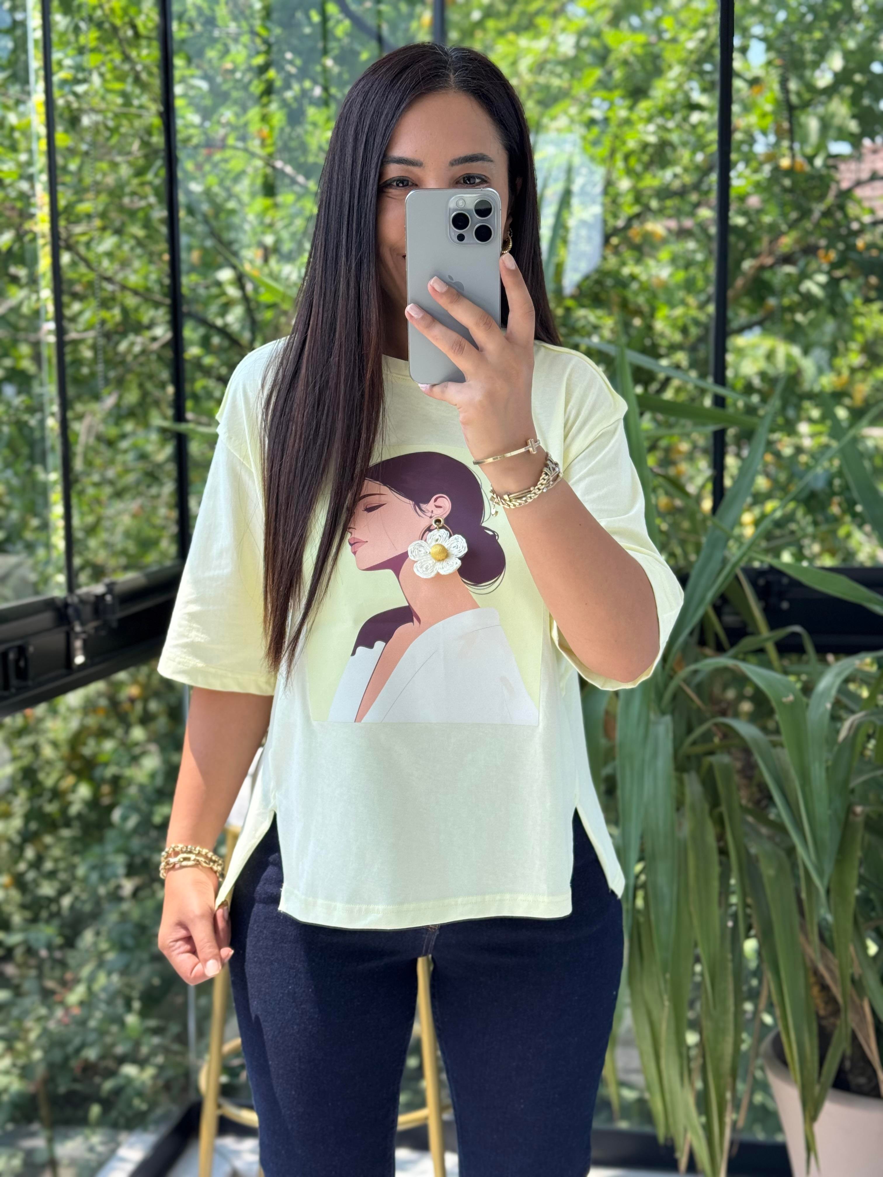 Küpe Detaylı Tişört Sarı