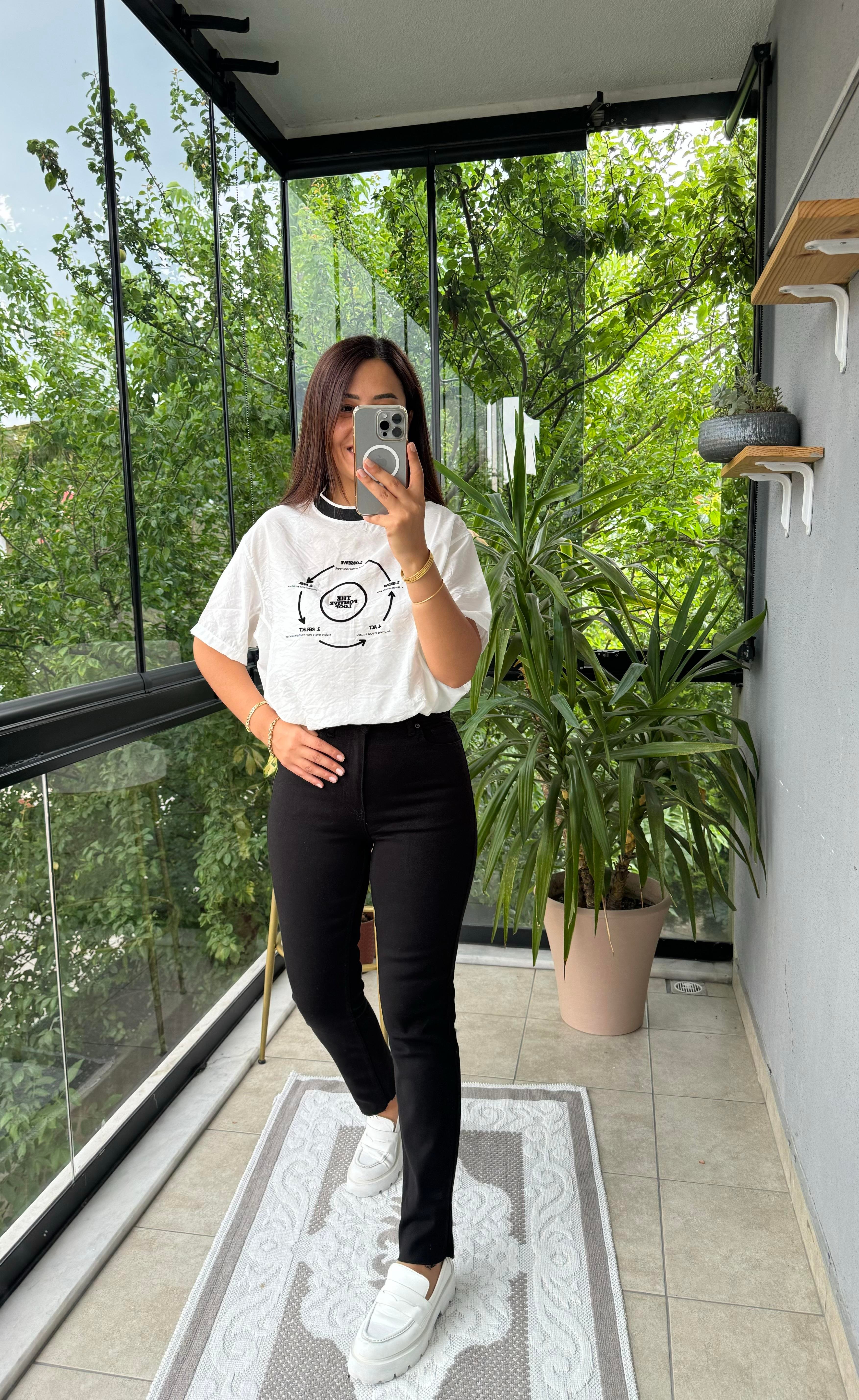 Önü Baskılı Tasarım Tişört Beyaz