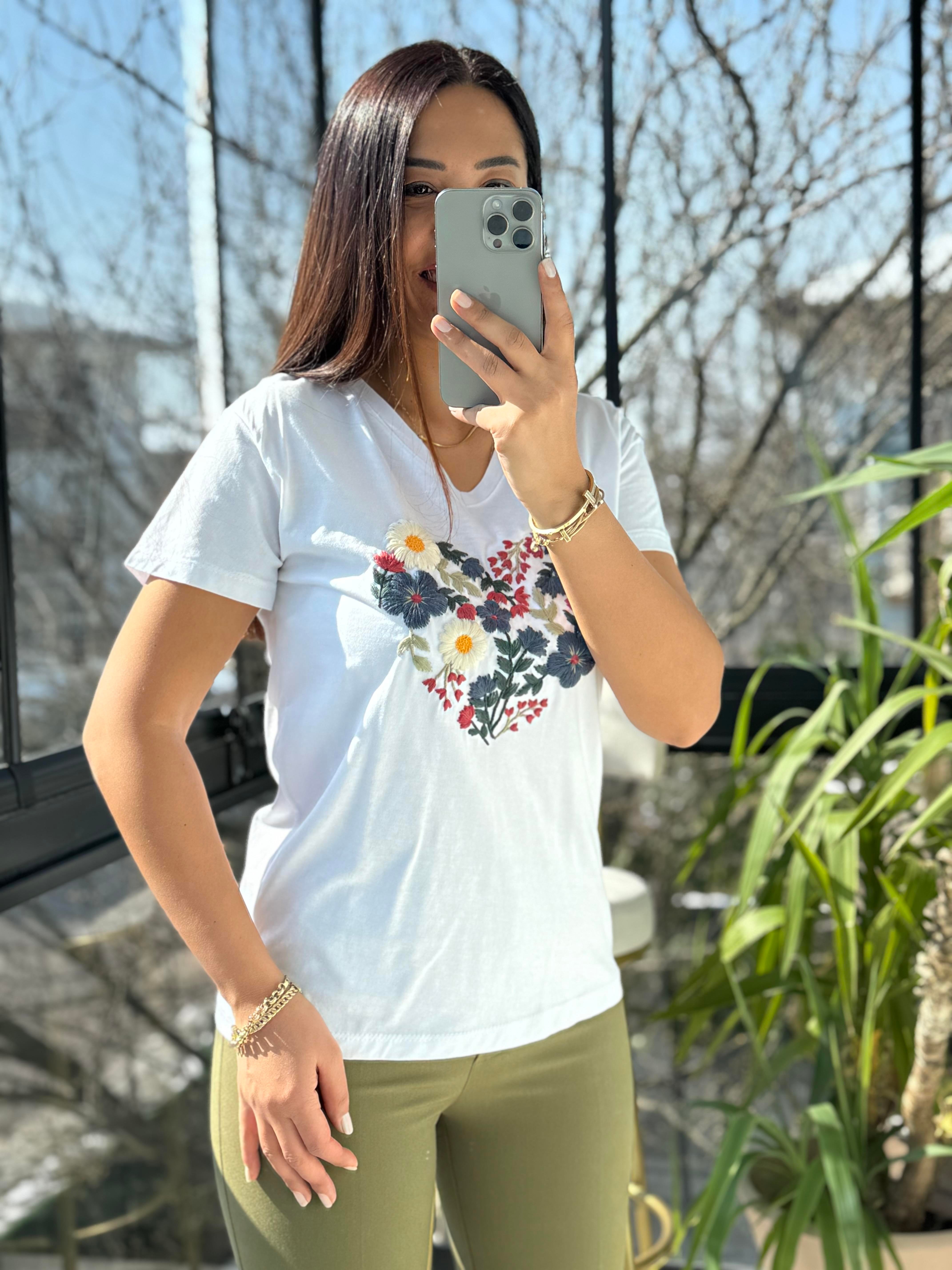 Pamuklu Tişört Çiçek Nakışlı