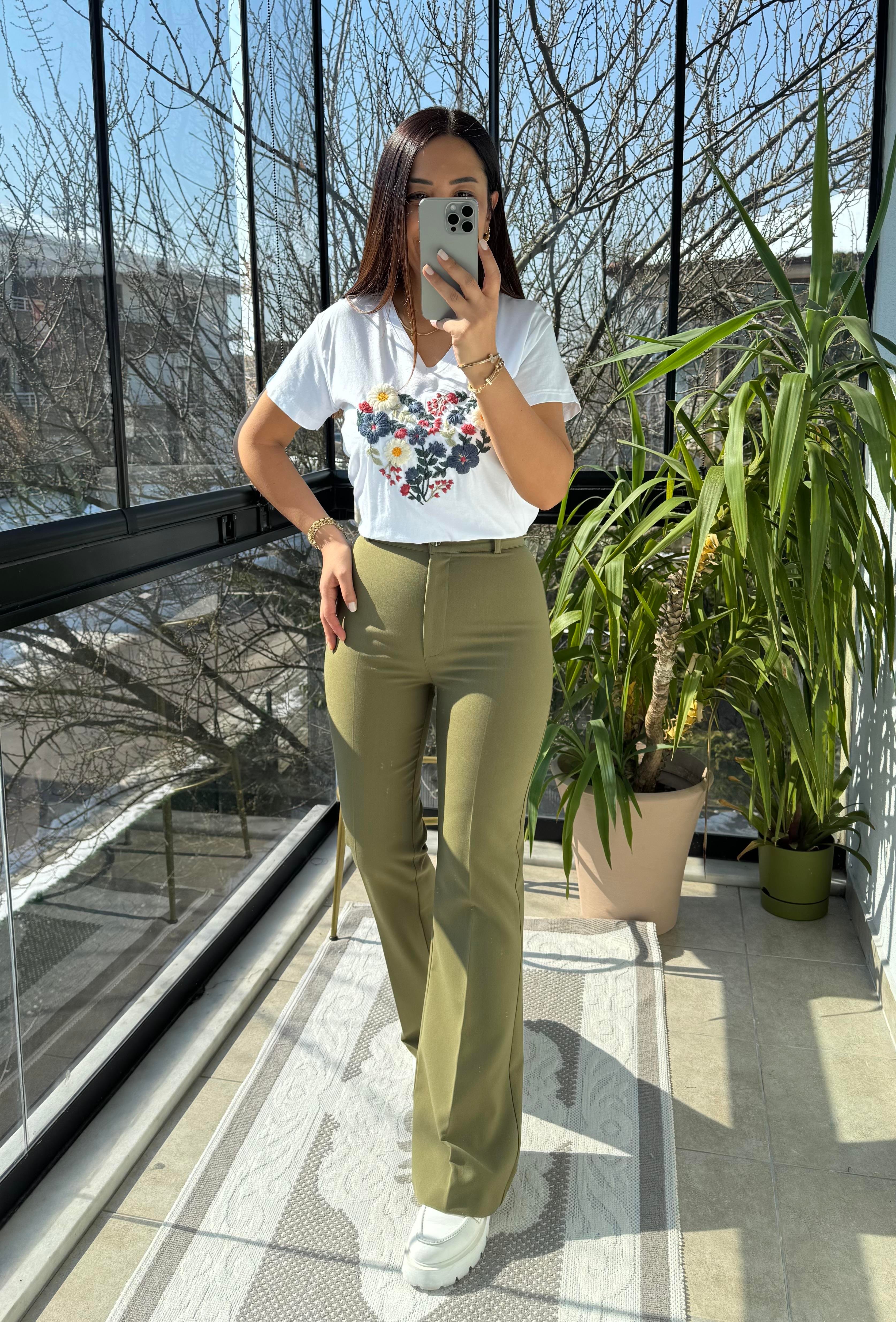 Pamuklu Tişört Çiçek Nakışlı