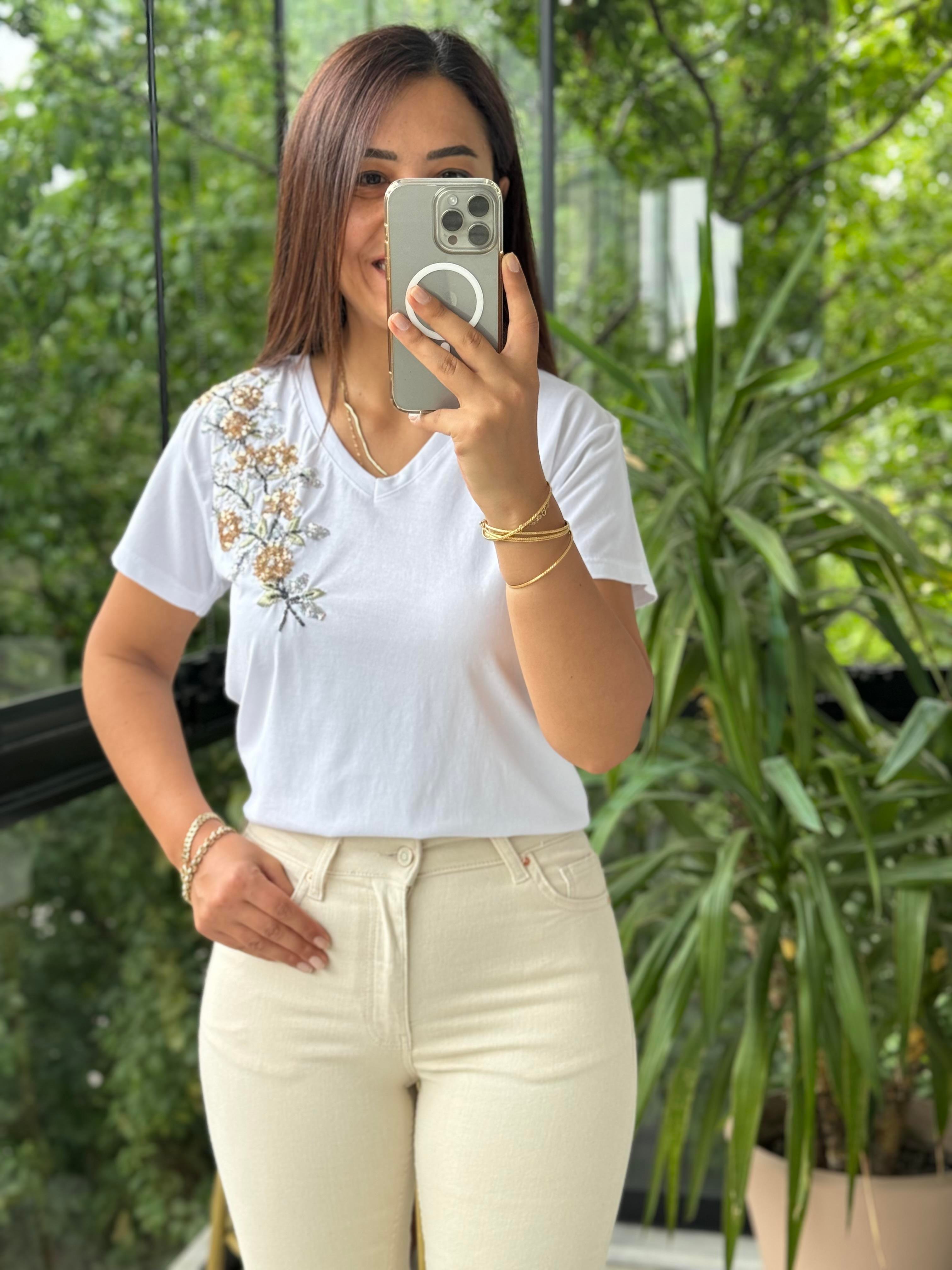 Pamuklu Tişört Omuz İşlemeli