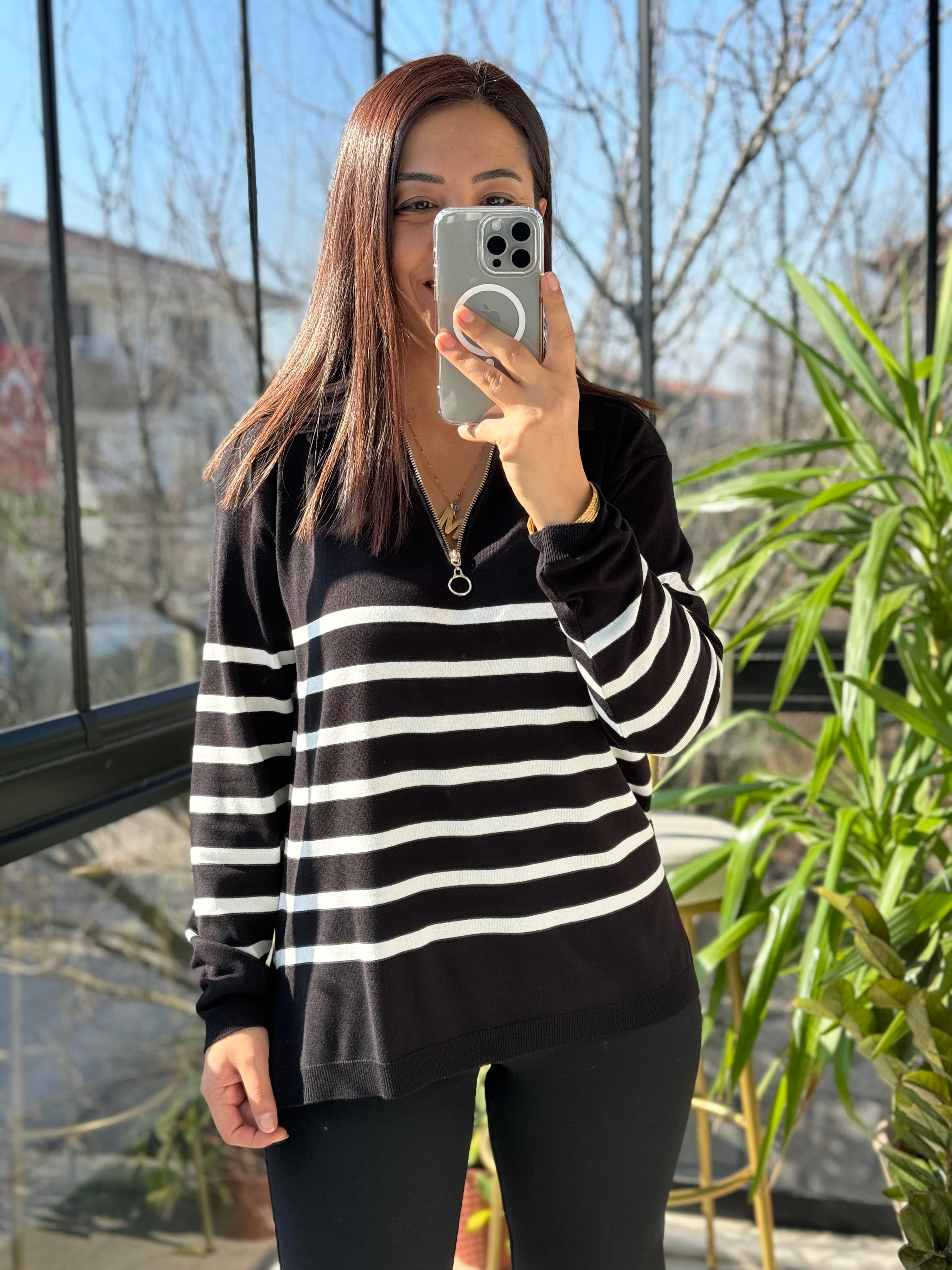 Polo Yaka Çizgili Triko Siyah