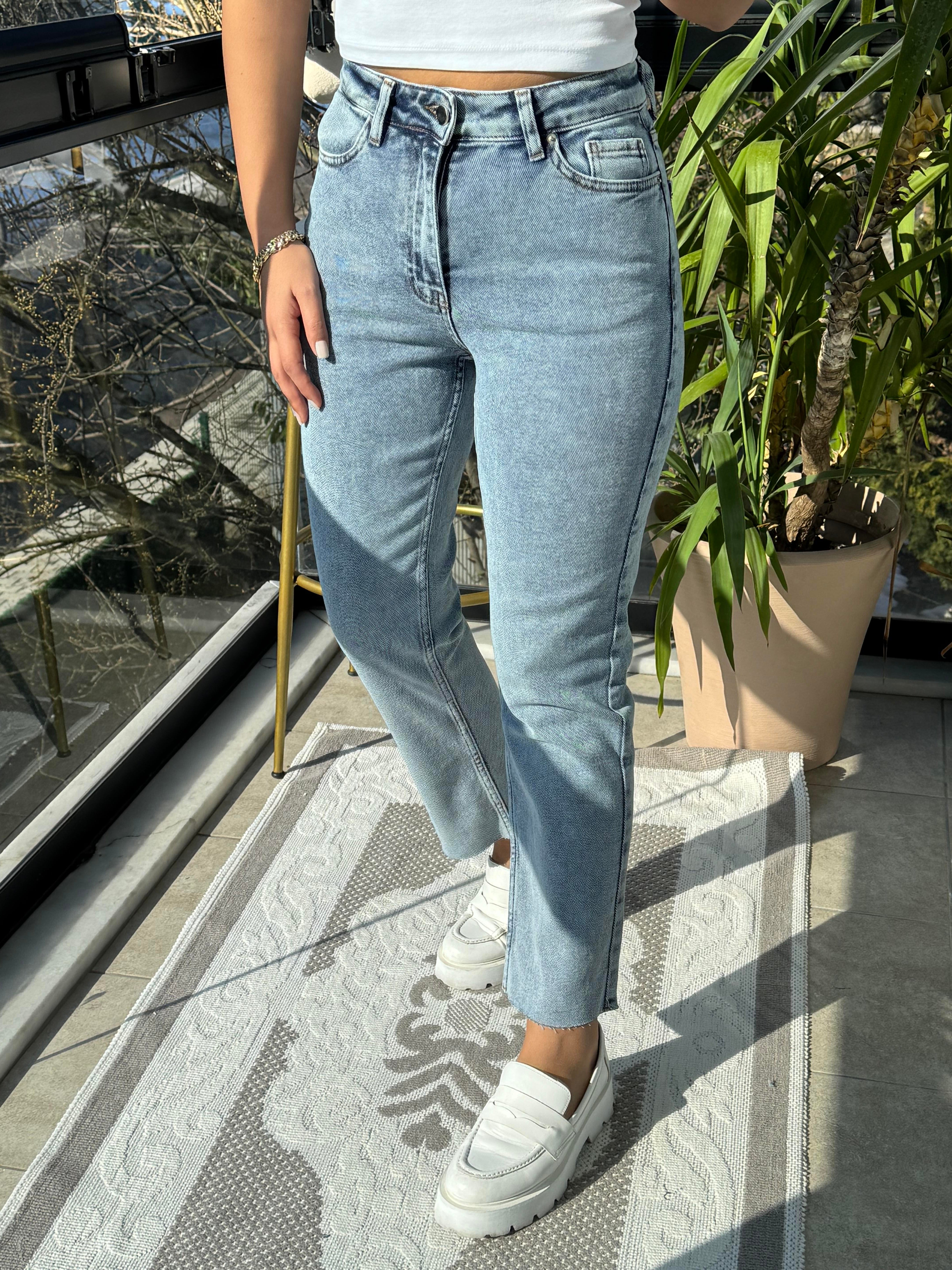 Premium Kalite Kesik Paça Jean Kar Yıkama