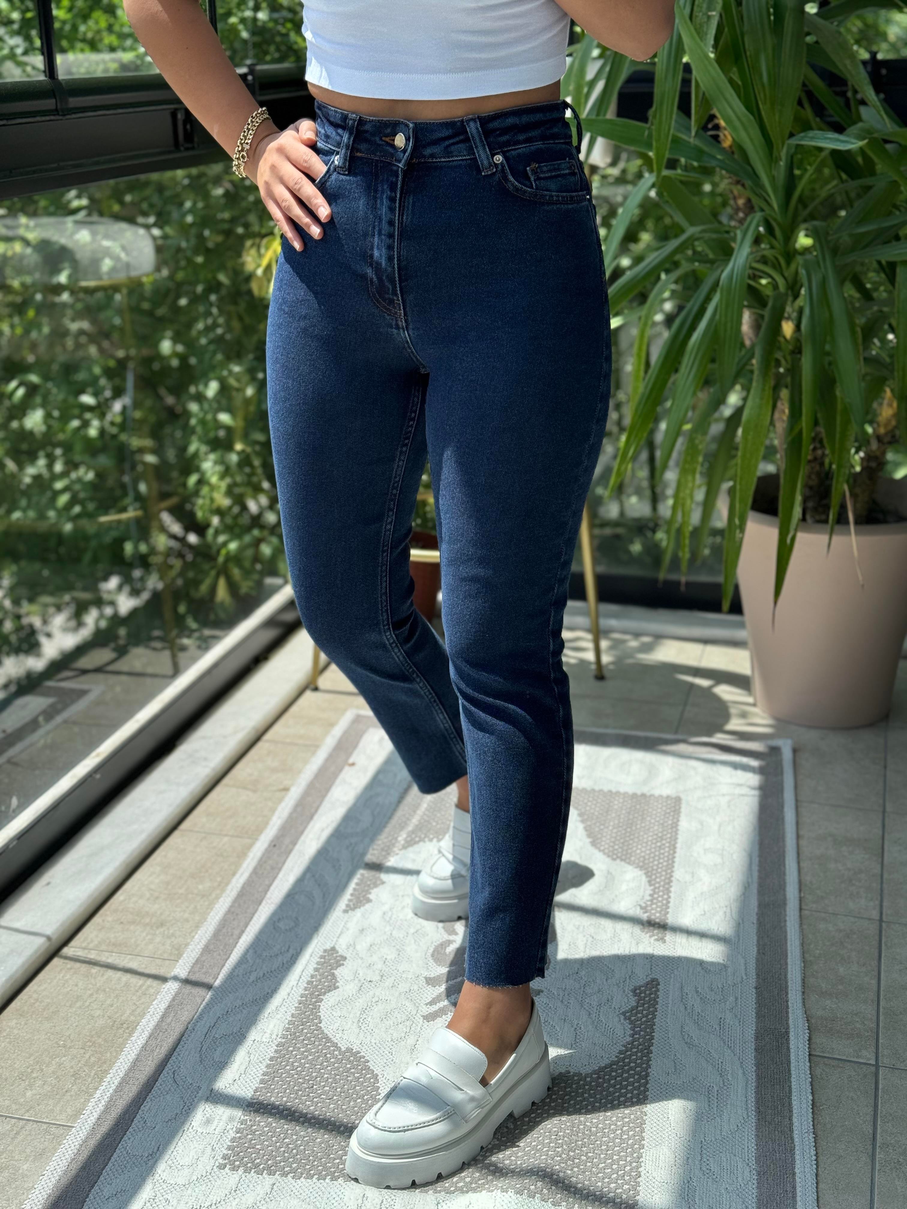 Premium Kalite Kesik Paça Jean Koyu Düz Lacivert