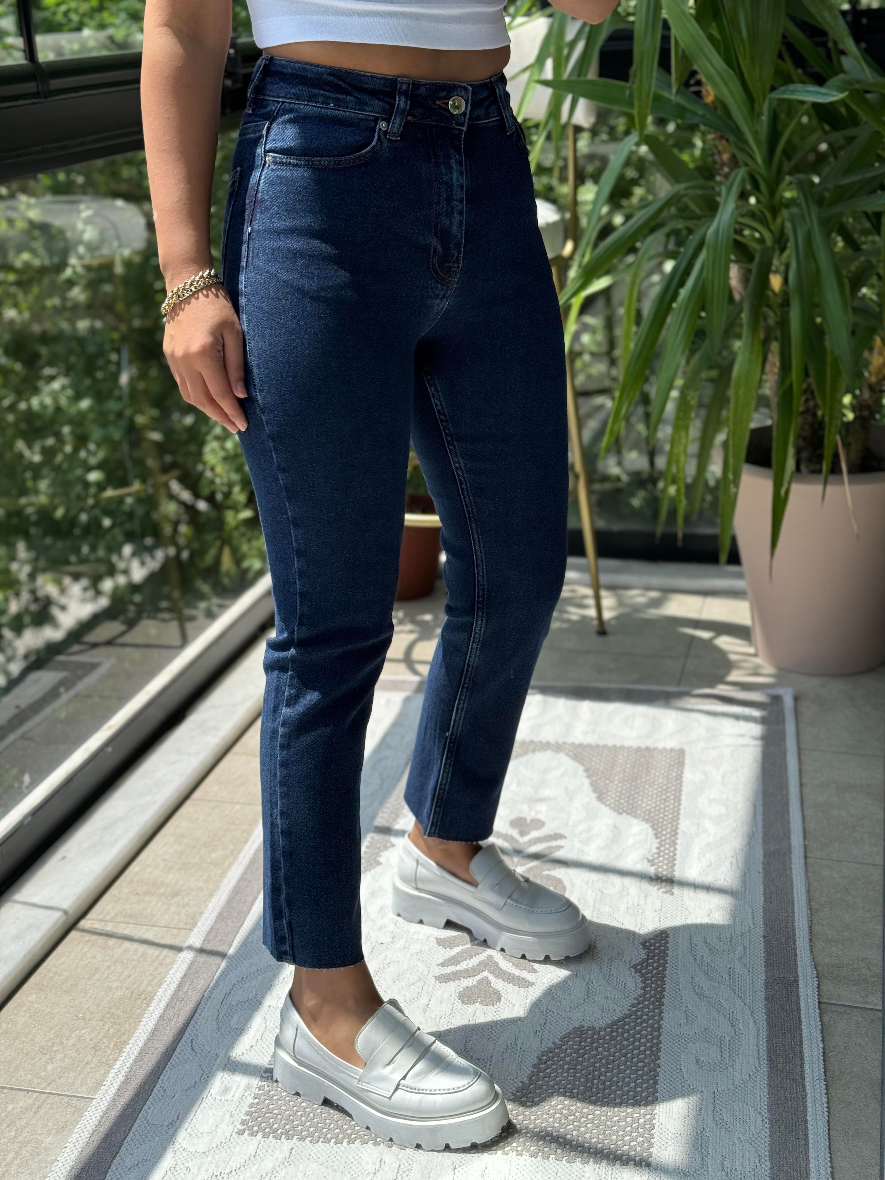 Premium Kalite Kesik Paça Jean Koyu Düz Lacivert