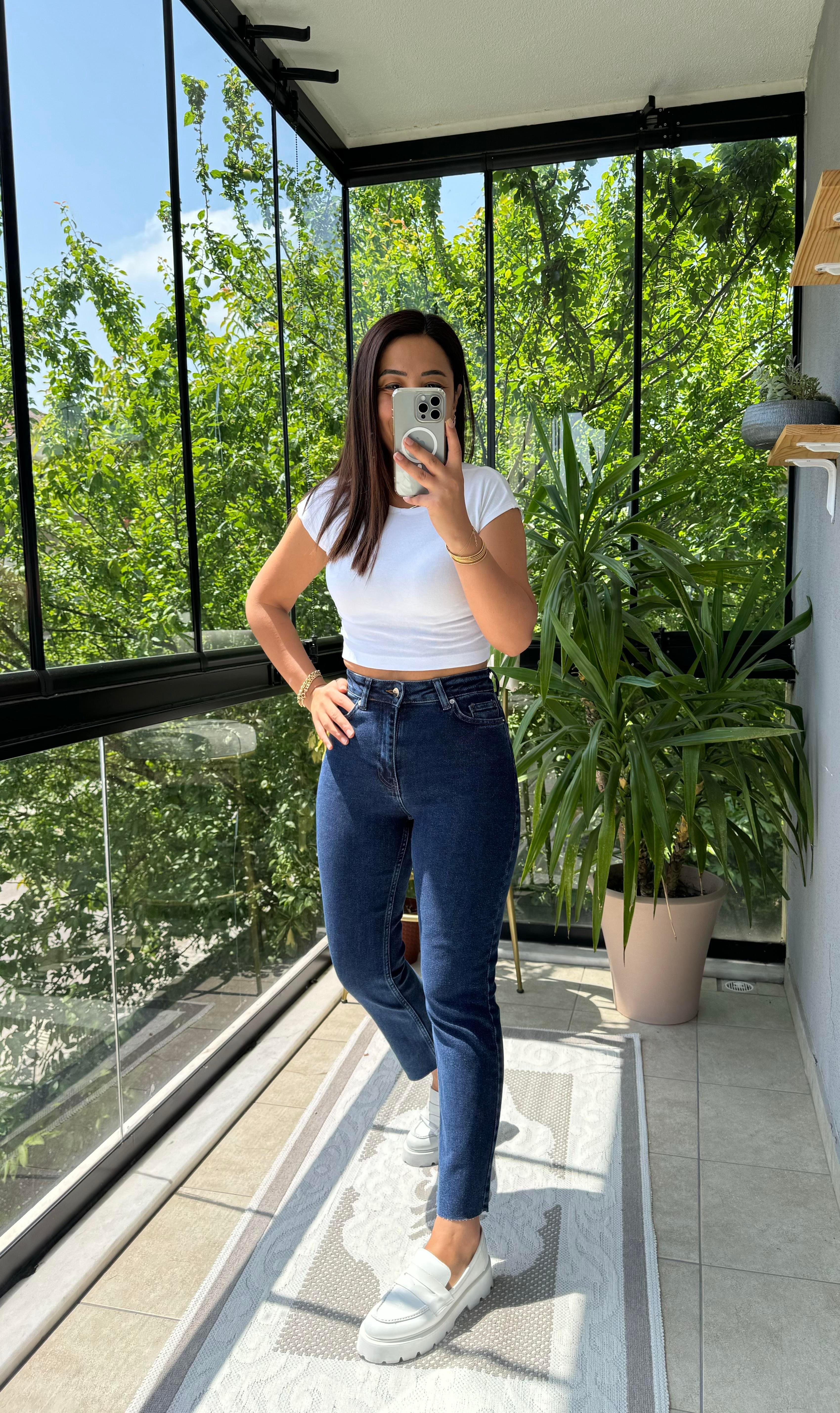 Premium Kalite Kesik Paça Jean Koyu Düz Lacivert