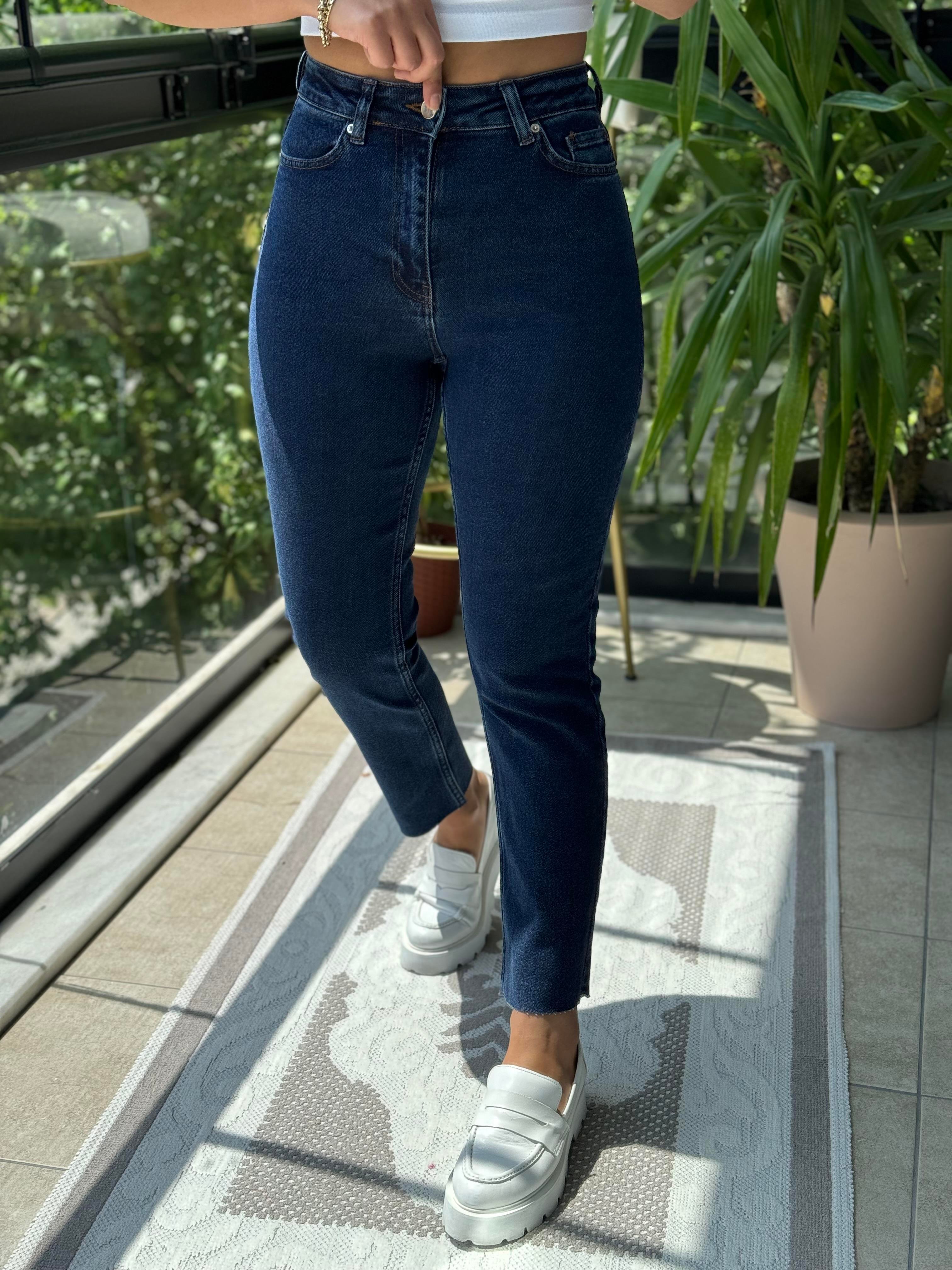 Premium Kalite Kesik Paça Jean Koyu Düz Lacivert