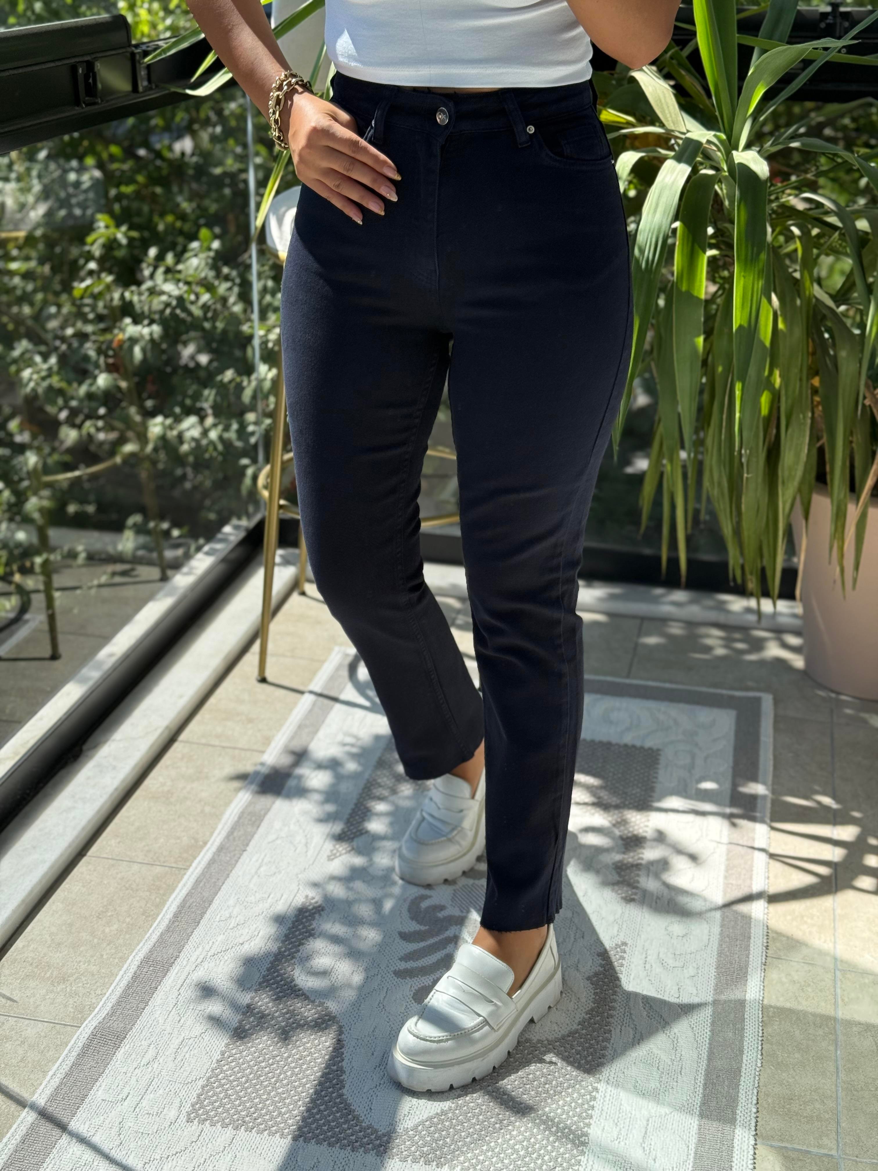 Premium Kalite Kesik Paça Jean Lacivert