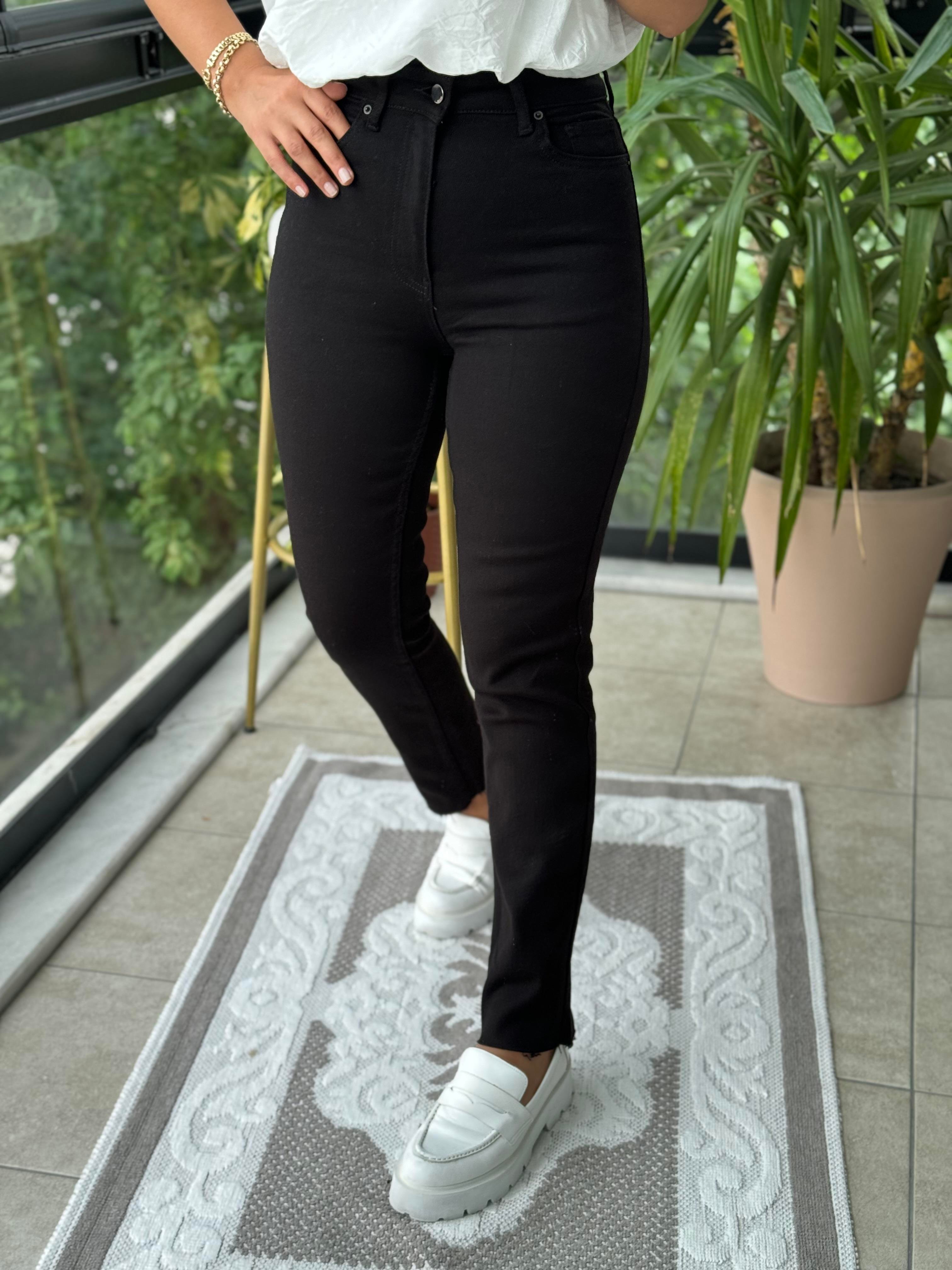 Premium Kalite Kesik Paça Jean Siyah