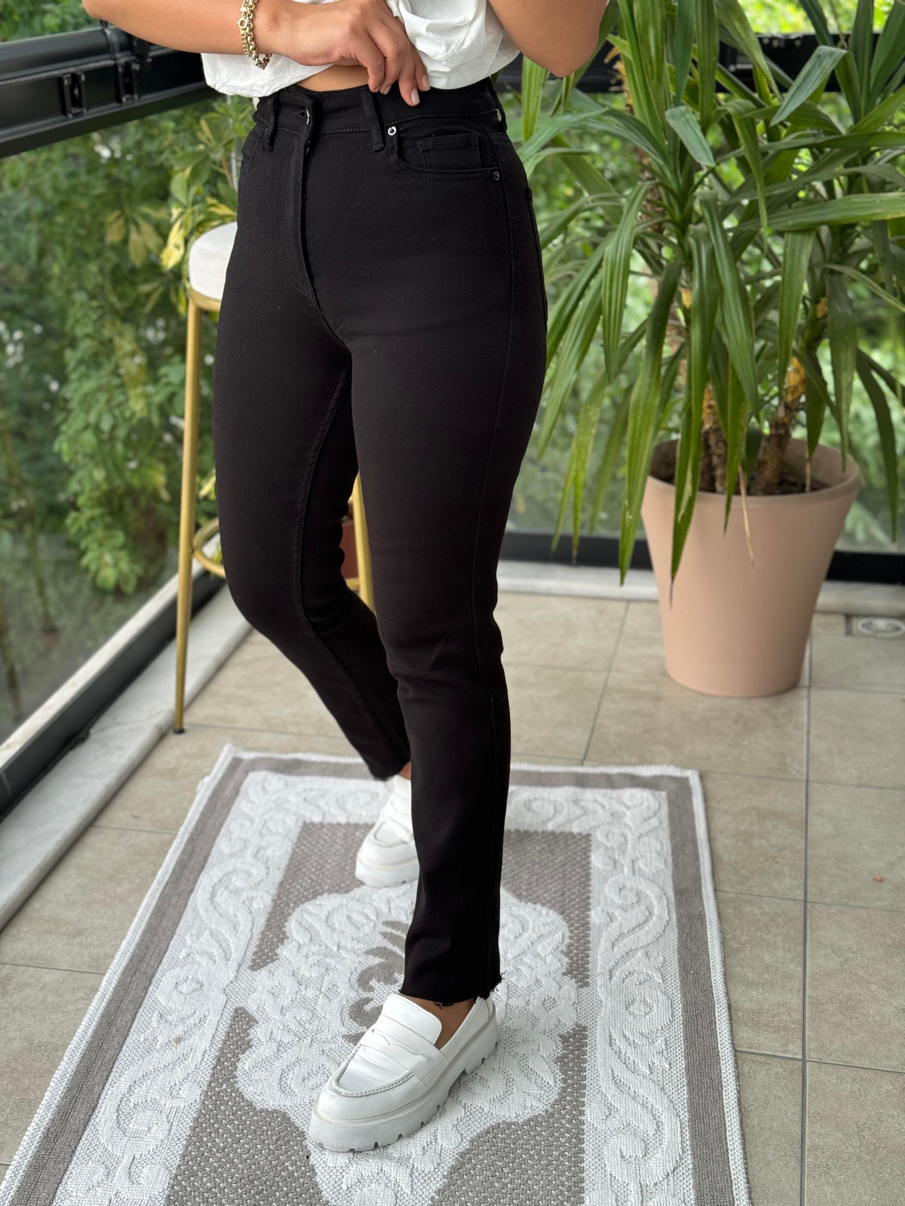 Premium Kalite Kesik Paça Jean Siyah