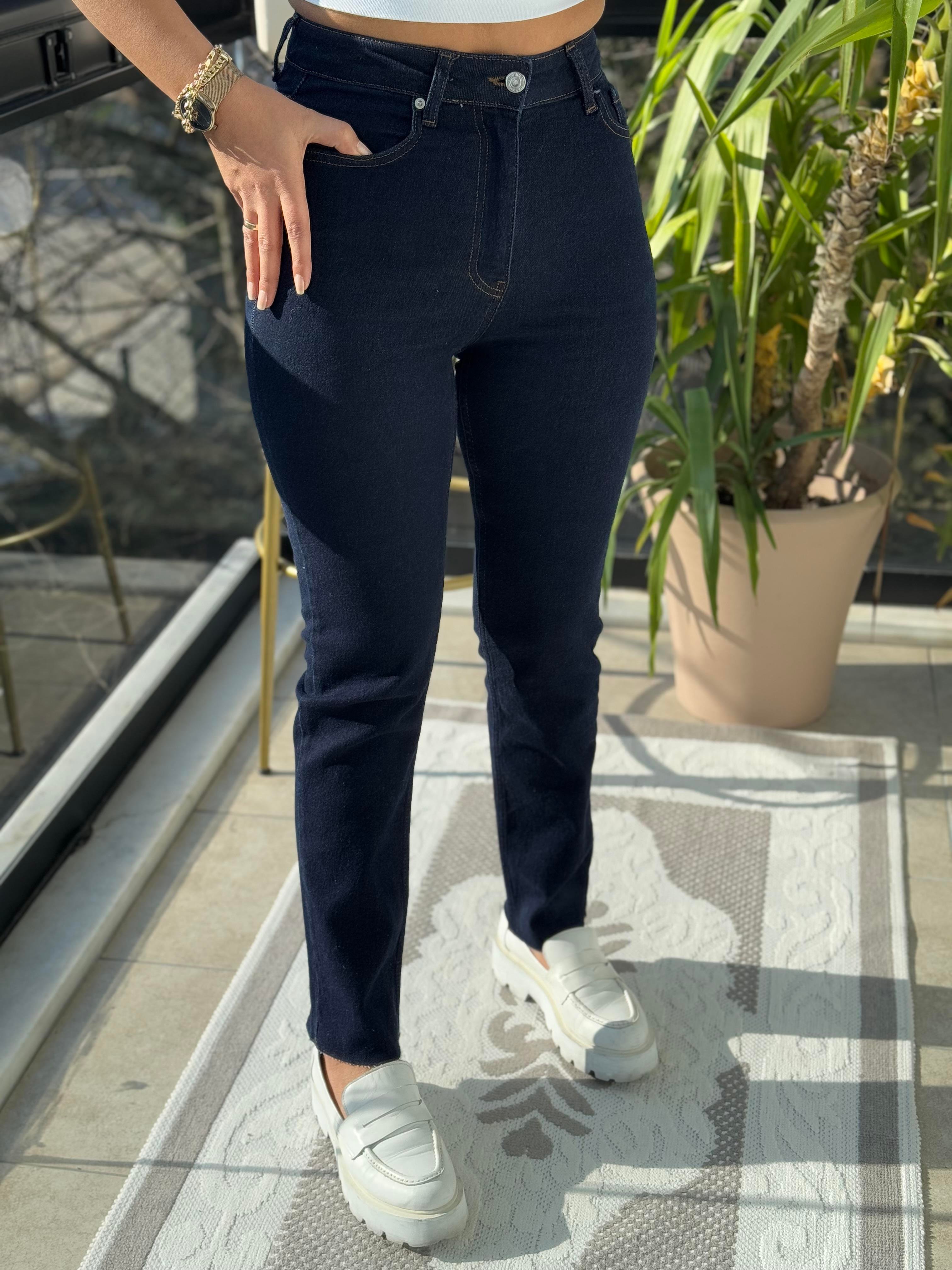 Premium Kalite Kesik Paça Jean Slaplı Lacivert