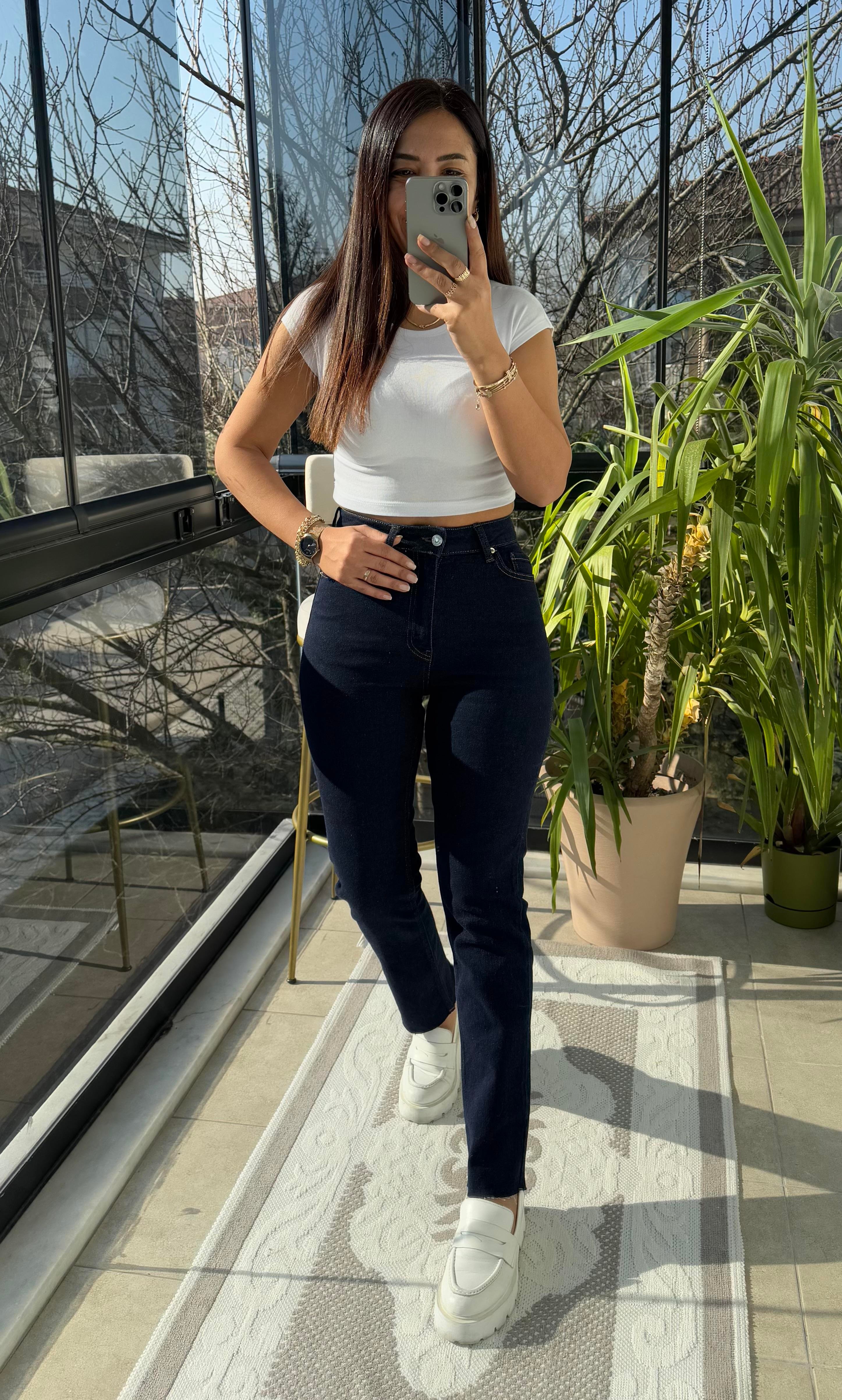 Premium Kalite Kesik Paça Jean Slaplı Lacivert