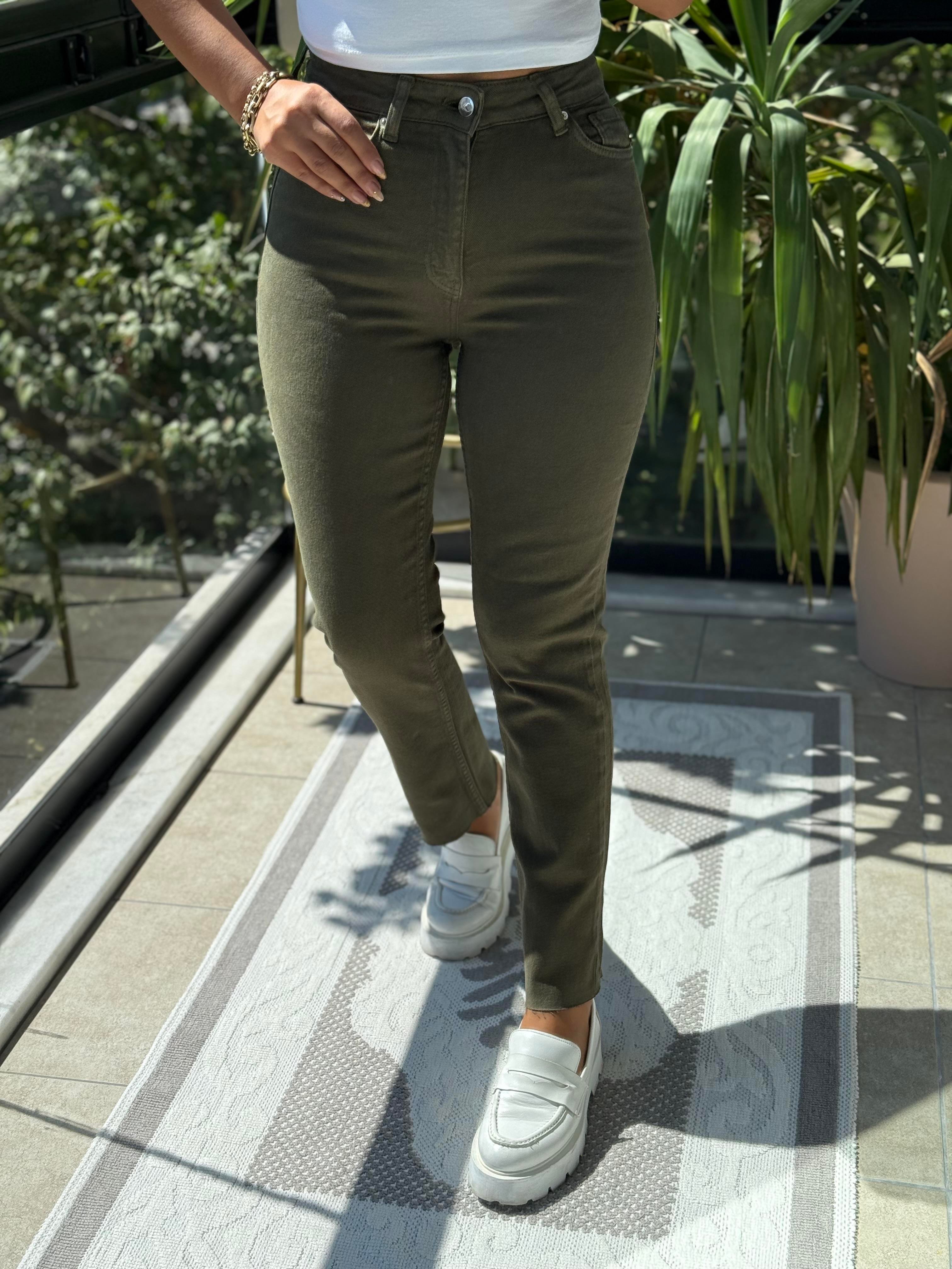Premium Kalite Kesik Paça Jean Yeşil