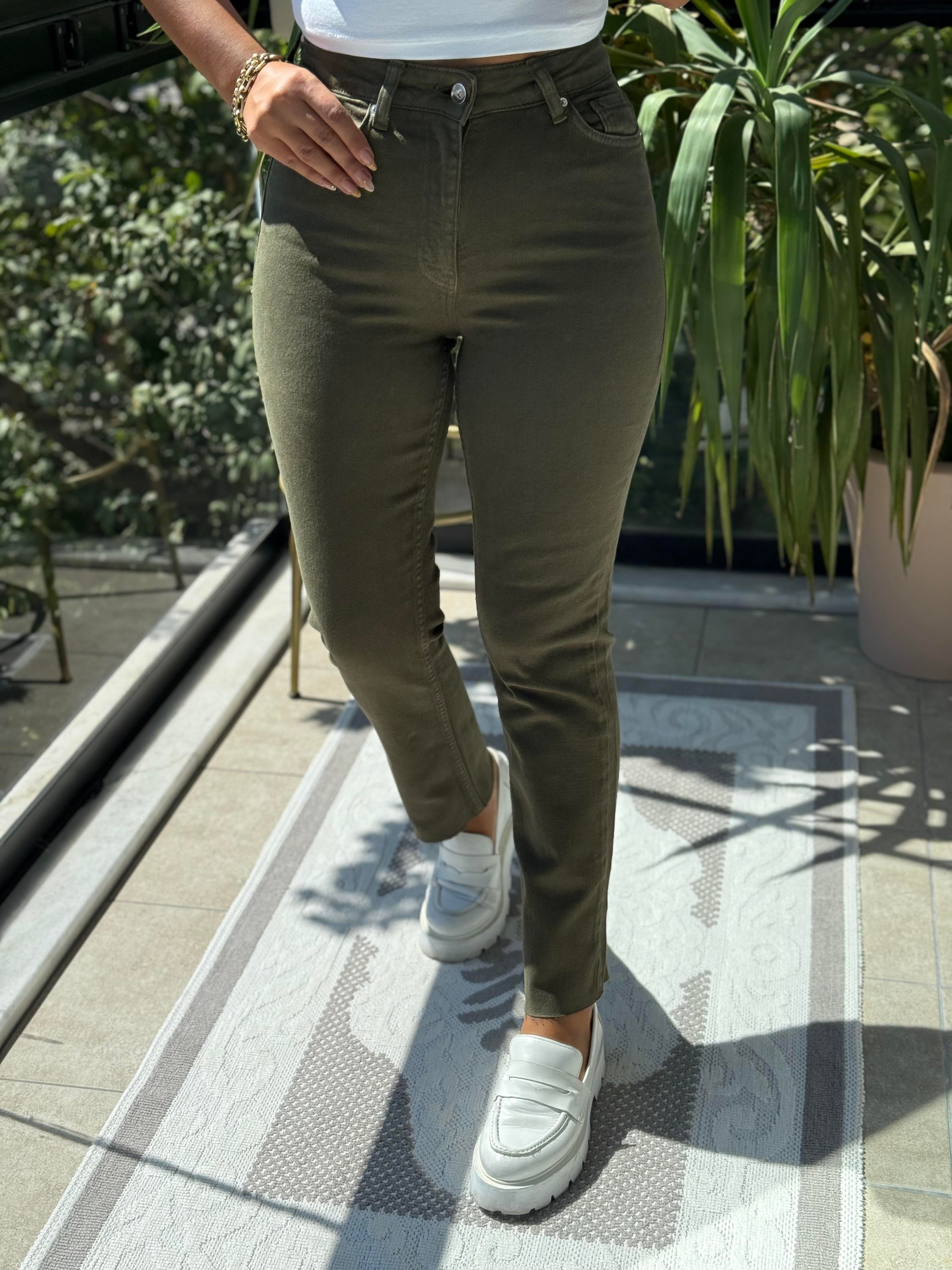 Premium Kalite Kesik Paça Jean Yeşil