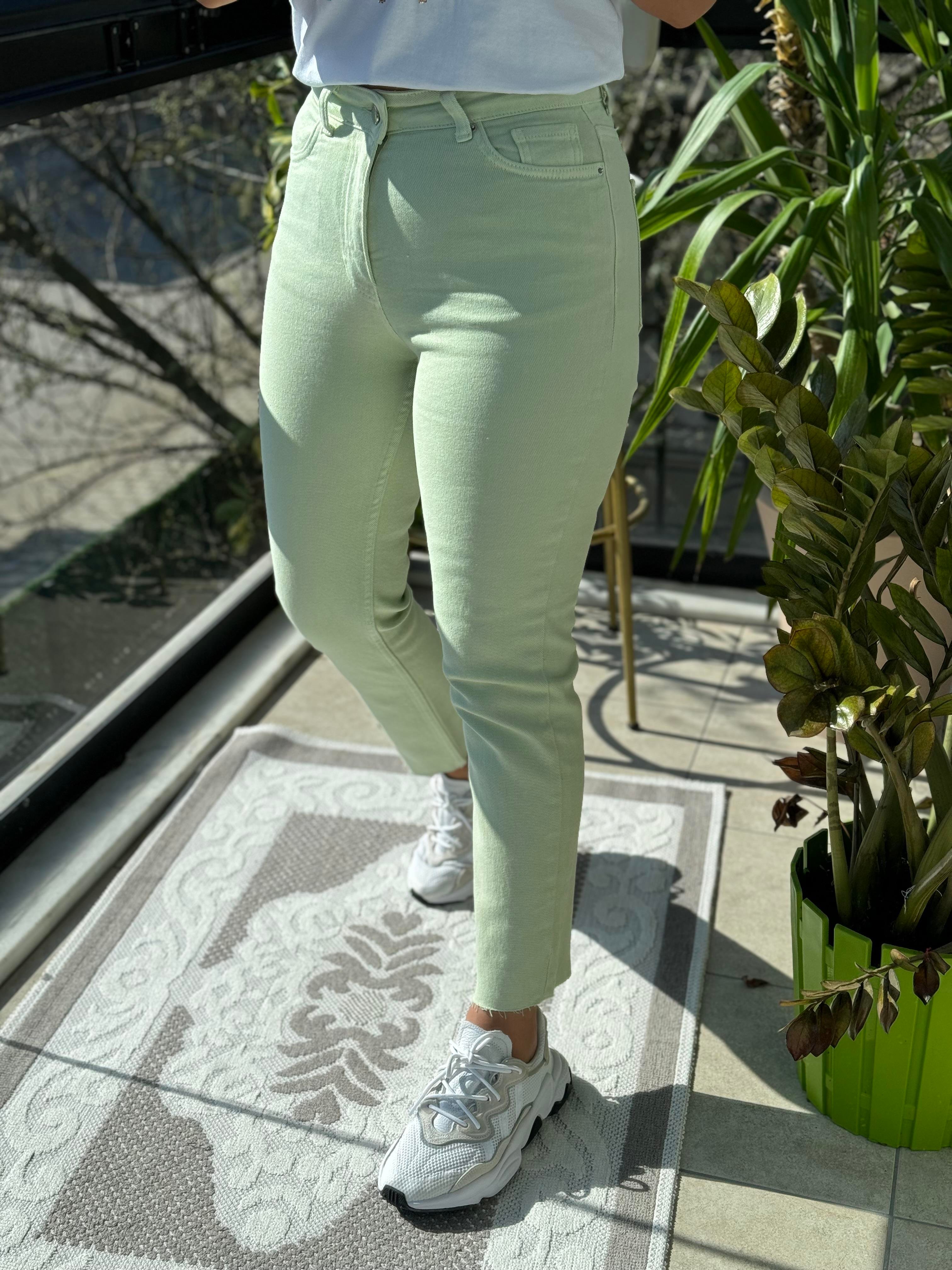 Premium Kalite Renkli Kesik Paça Jean Su Yeşili