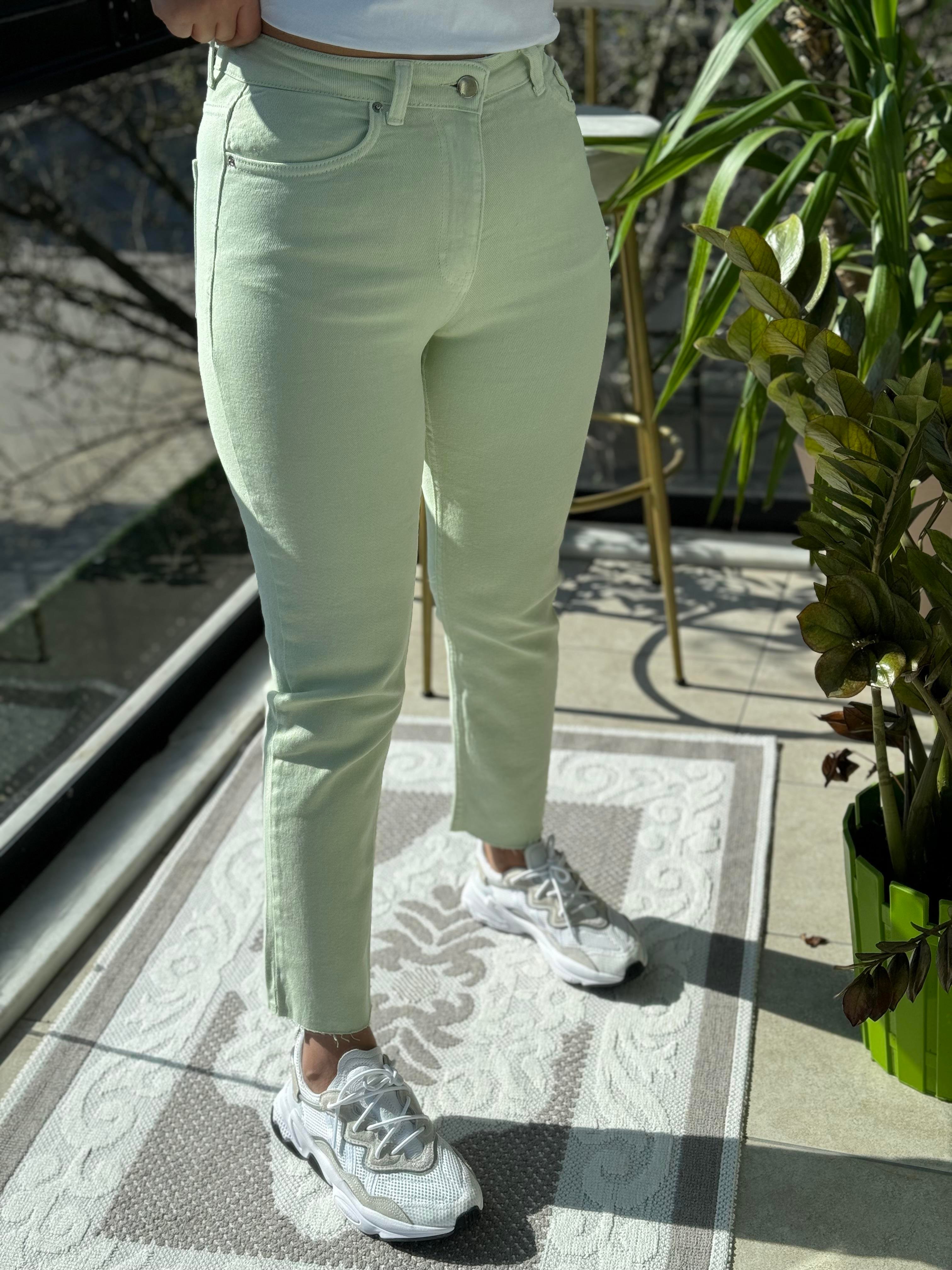 Premium Kalite Renkli Kesik Paça Jean Su Yeşili