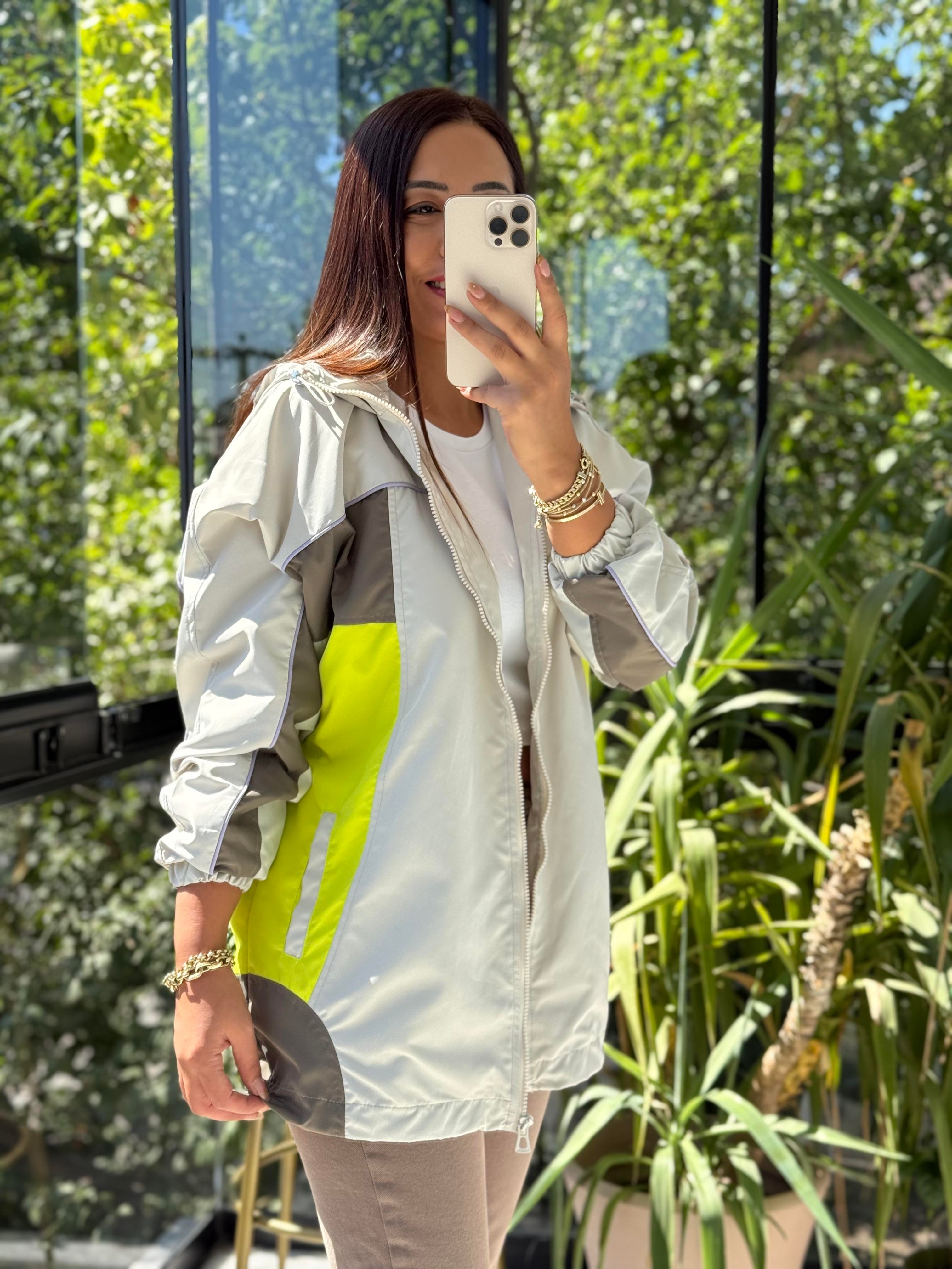 Renk Bloklu Yağmurluk Taş