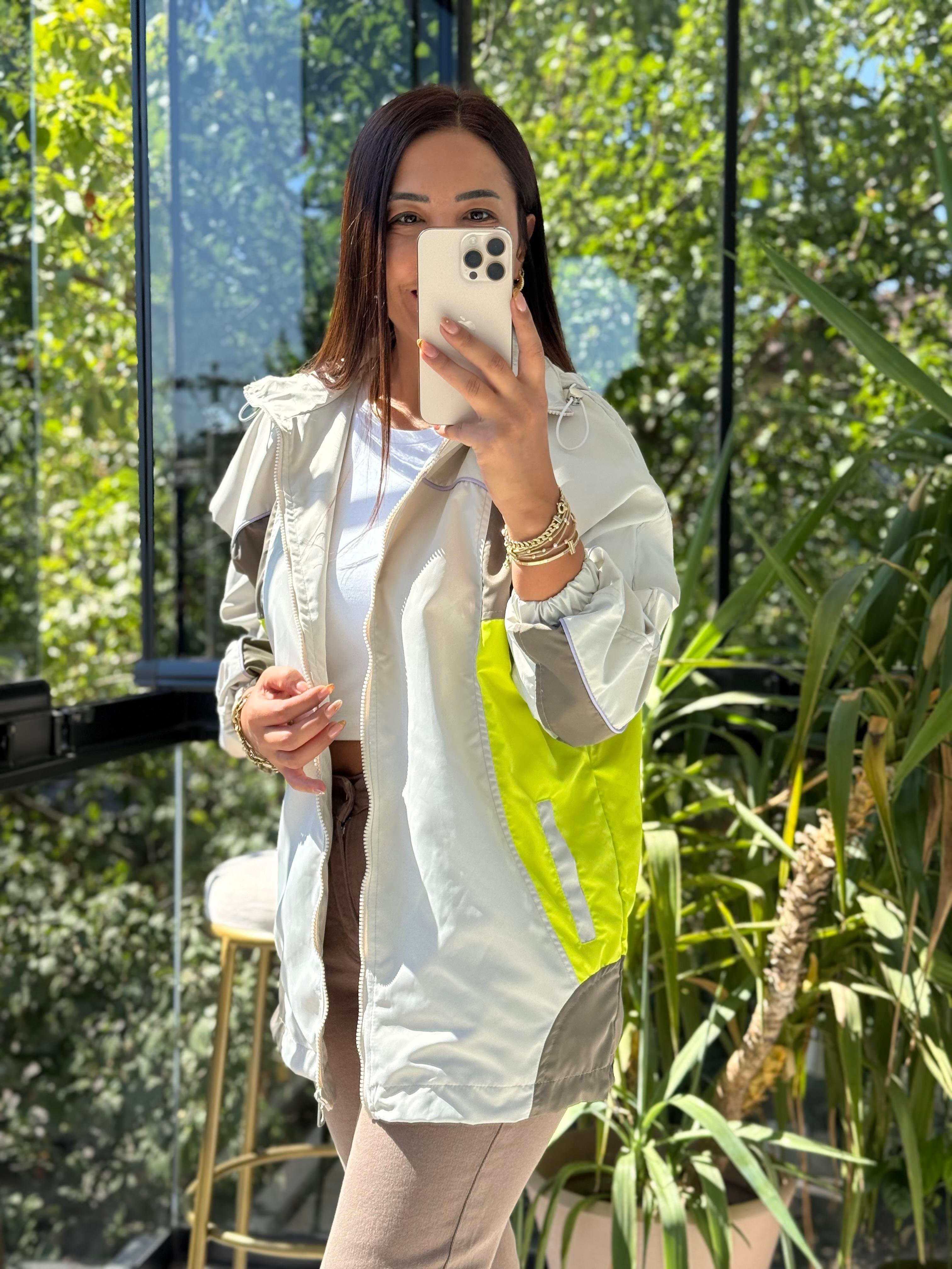 Renk Bloklu Yağmurluk Taş