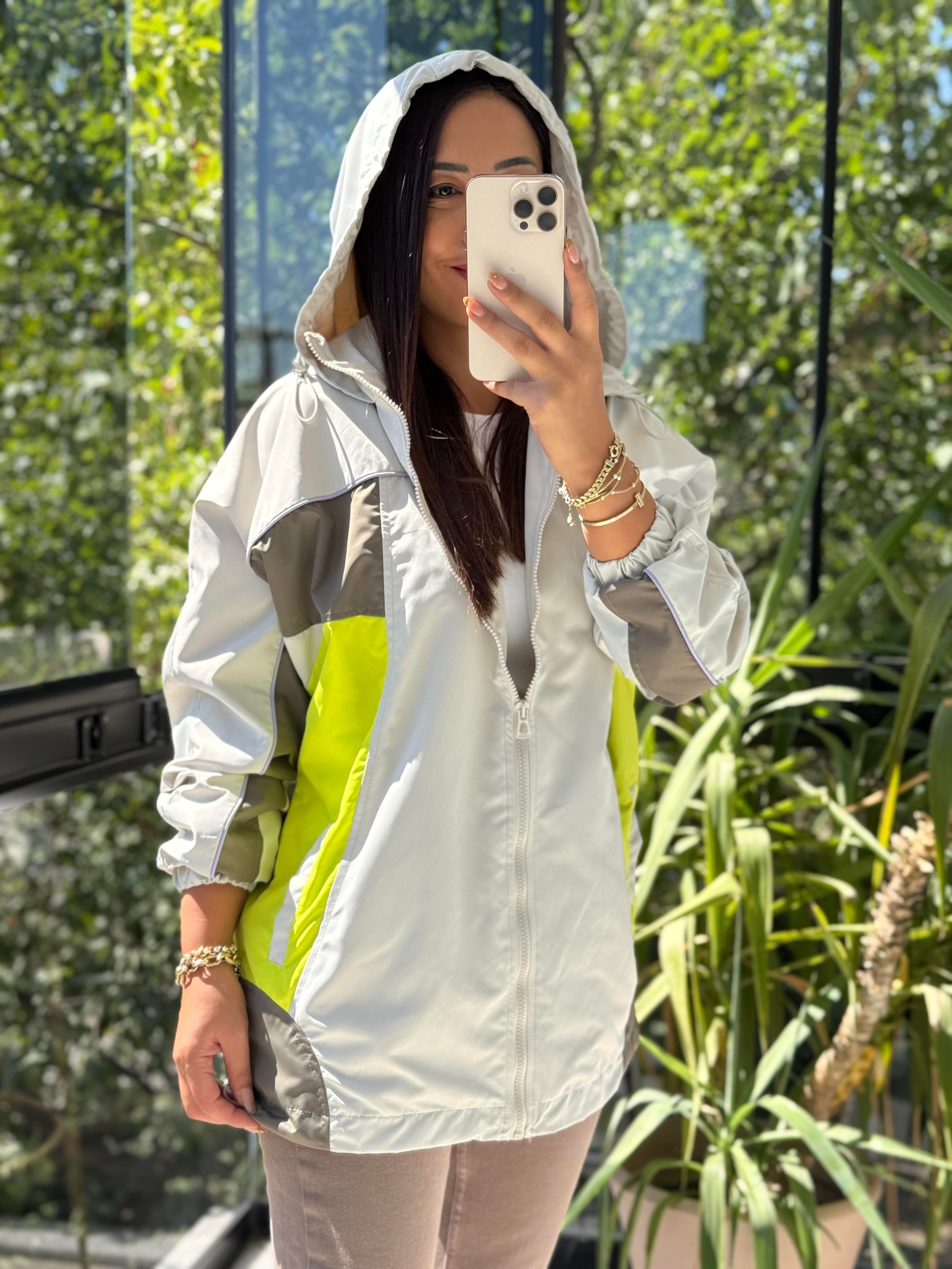 Renk Bloklu Yağmurluk Taş