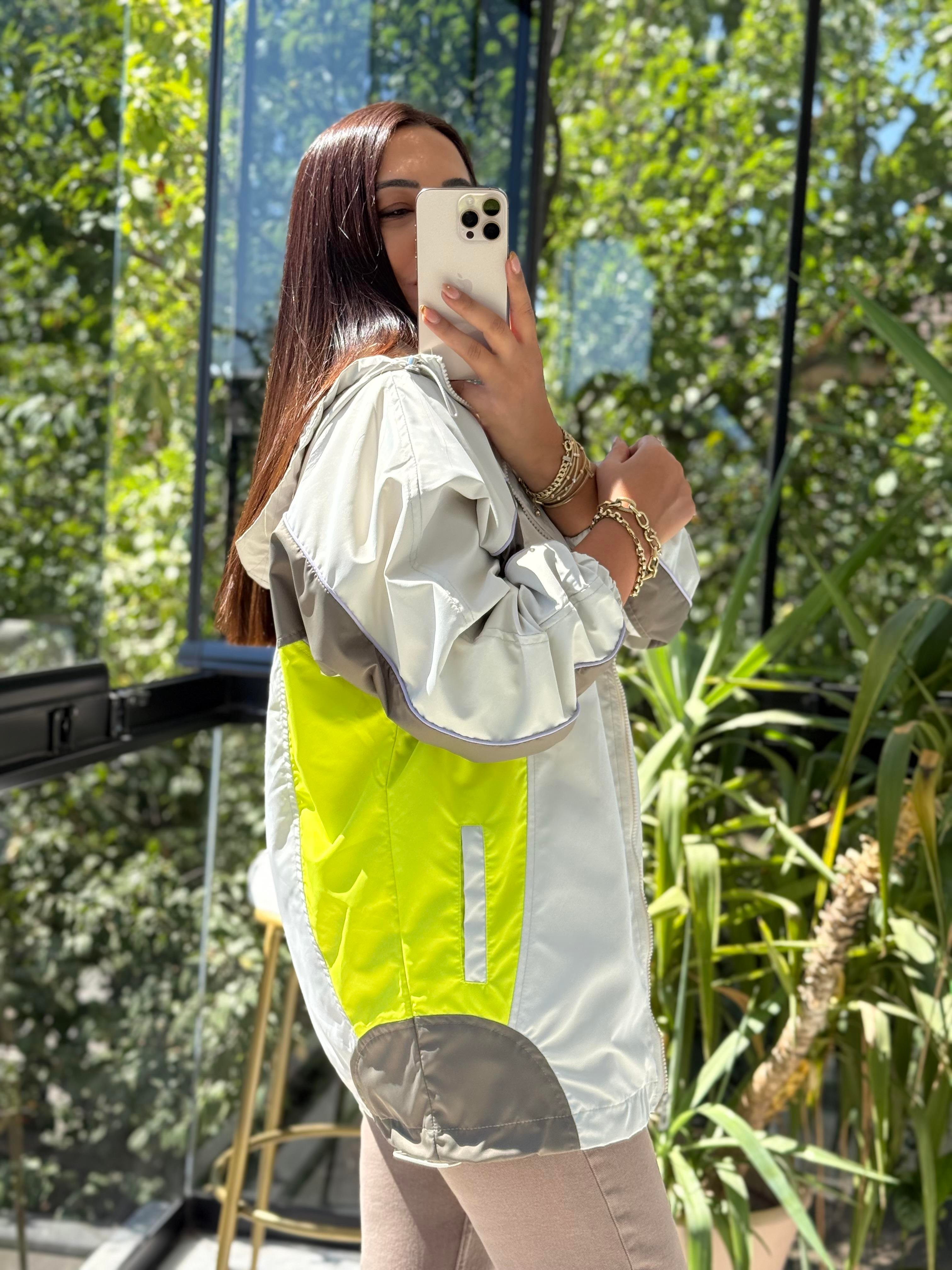 Renk Bloklu Yağmurluk Taş