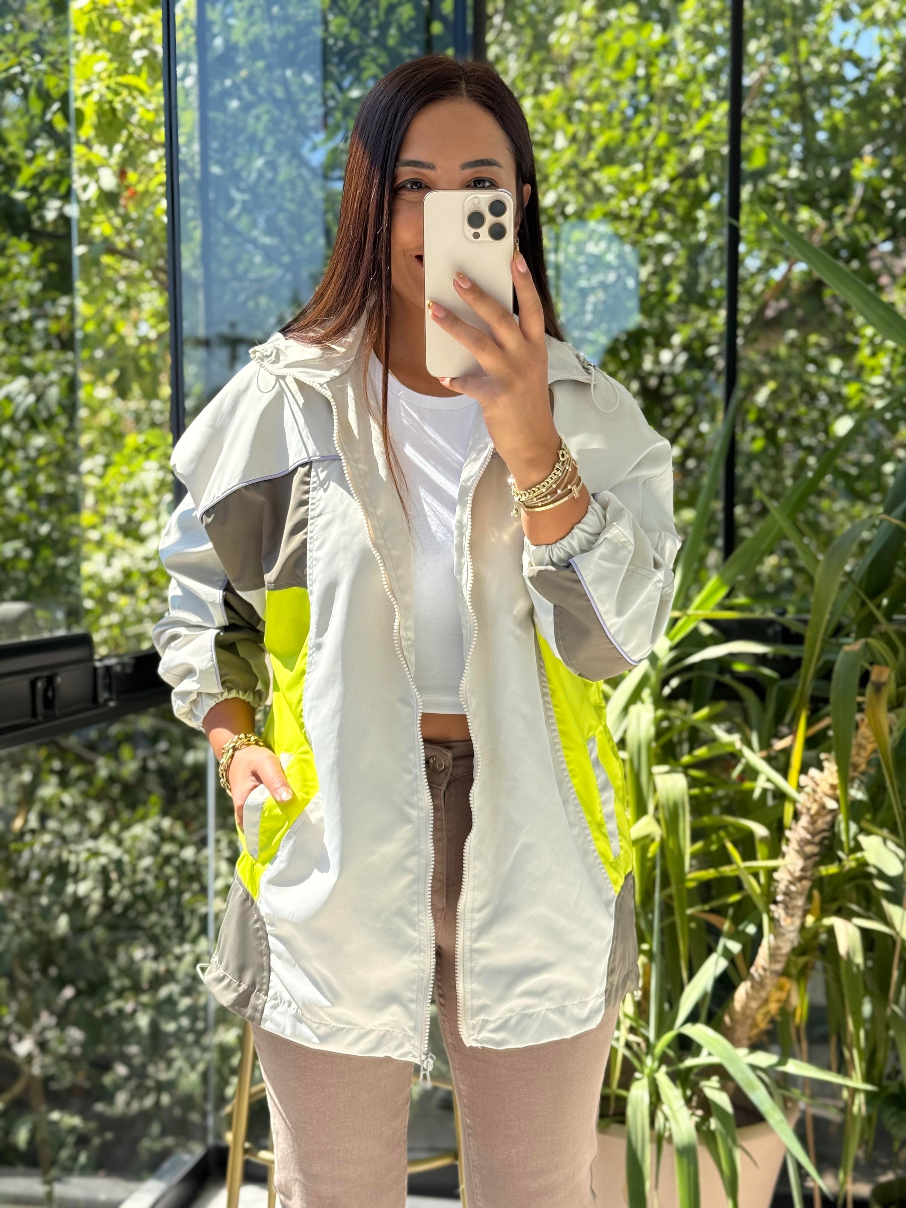 Renk Bloklu Yağmurluk Taş