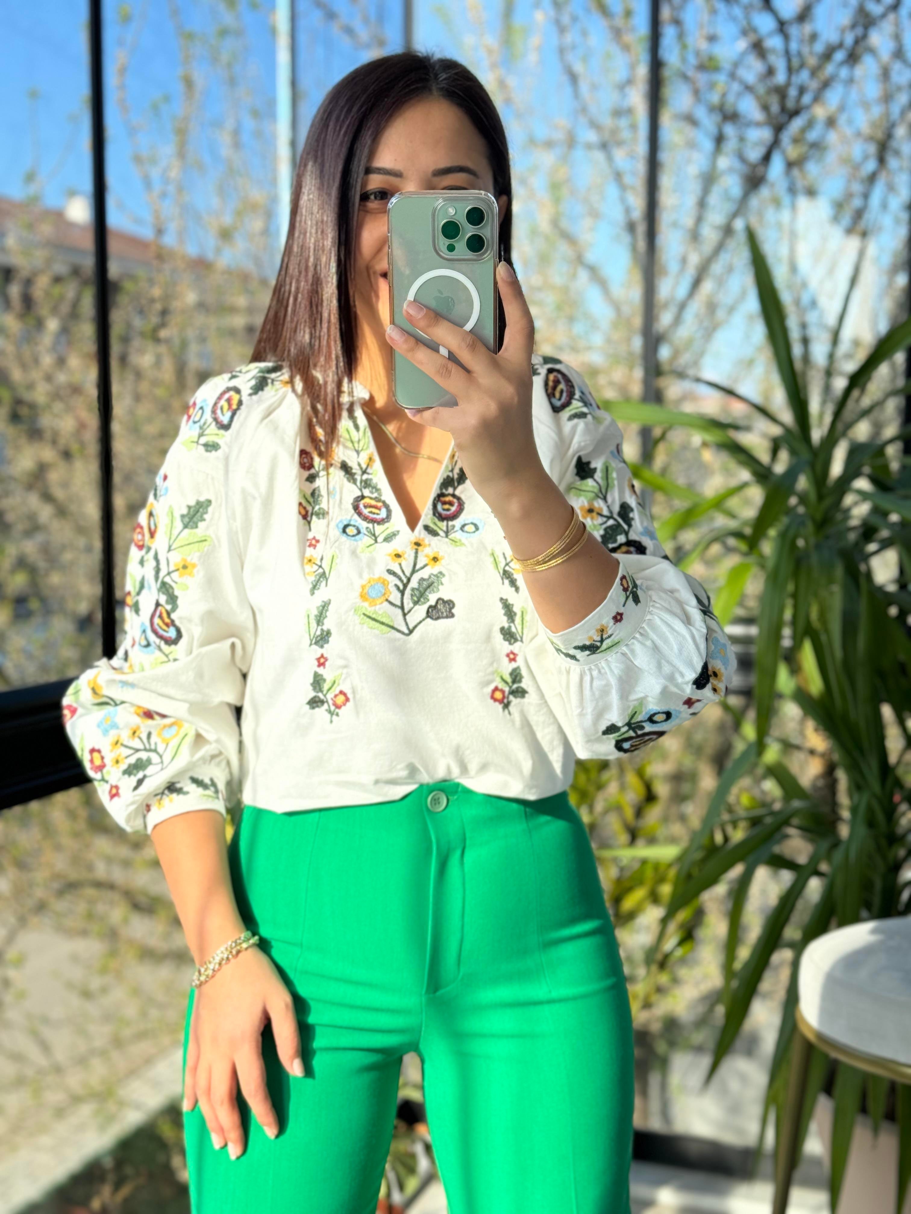 Renkli İşlemeli Bluz Beyaz