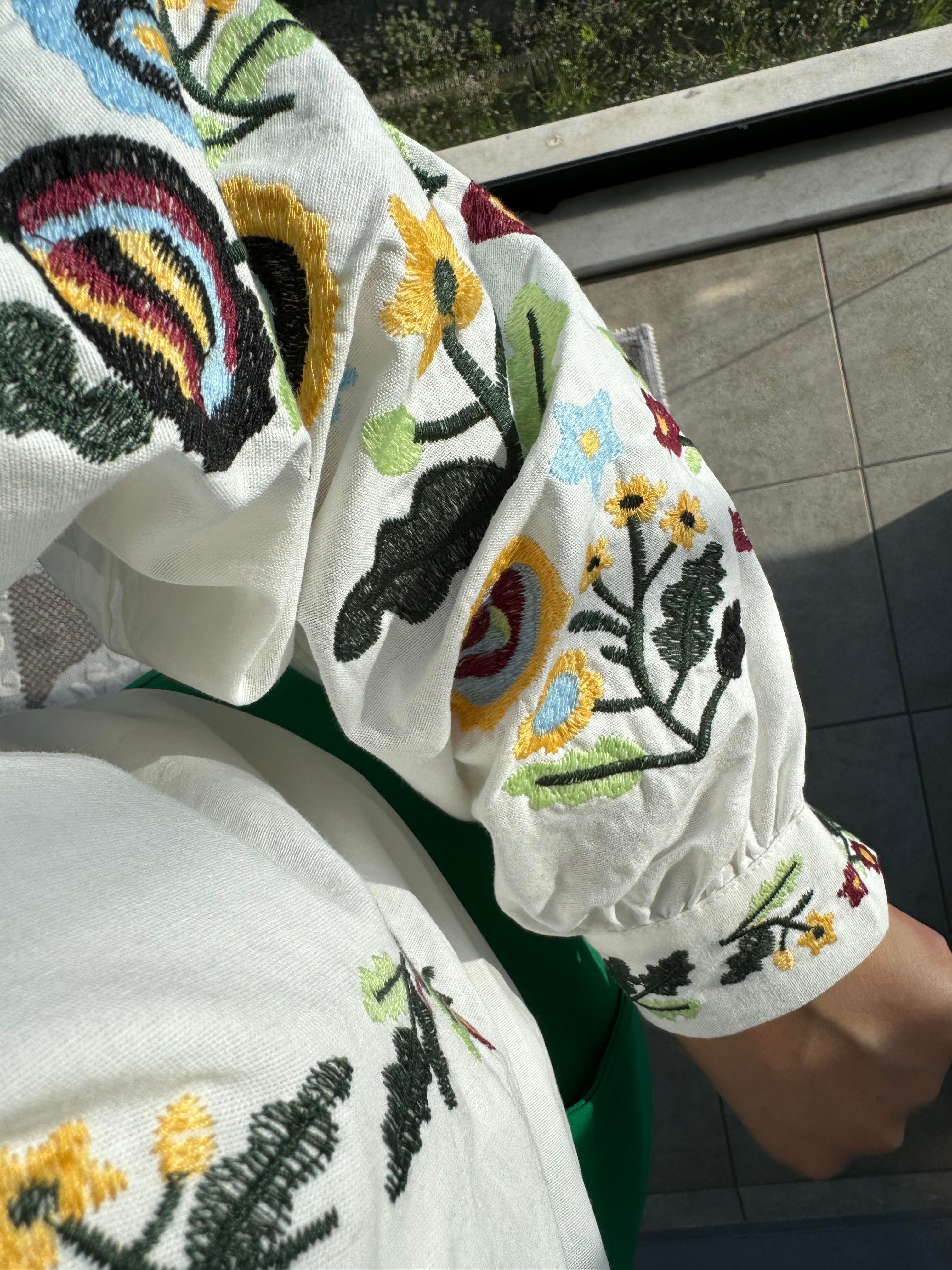 Renkli İşlemeli Bluz Beyaz